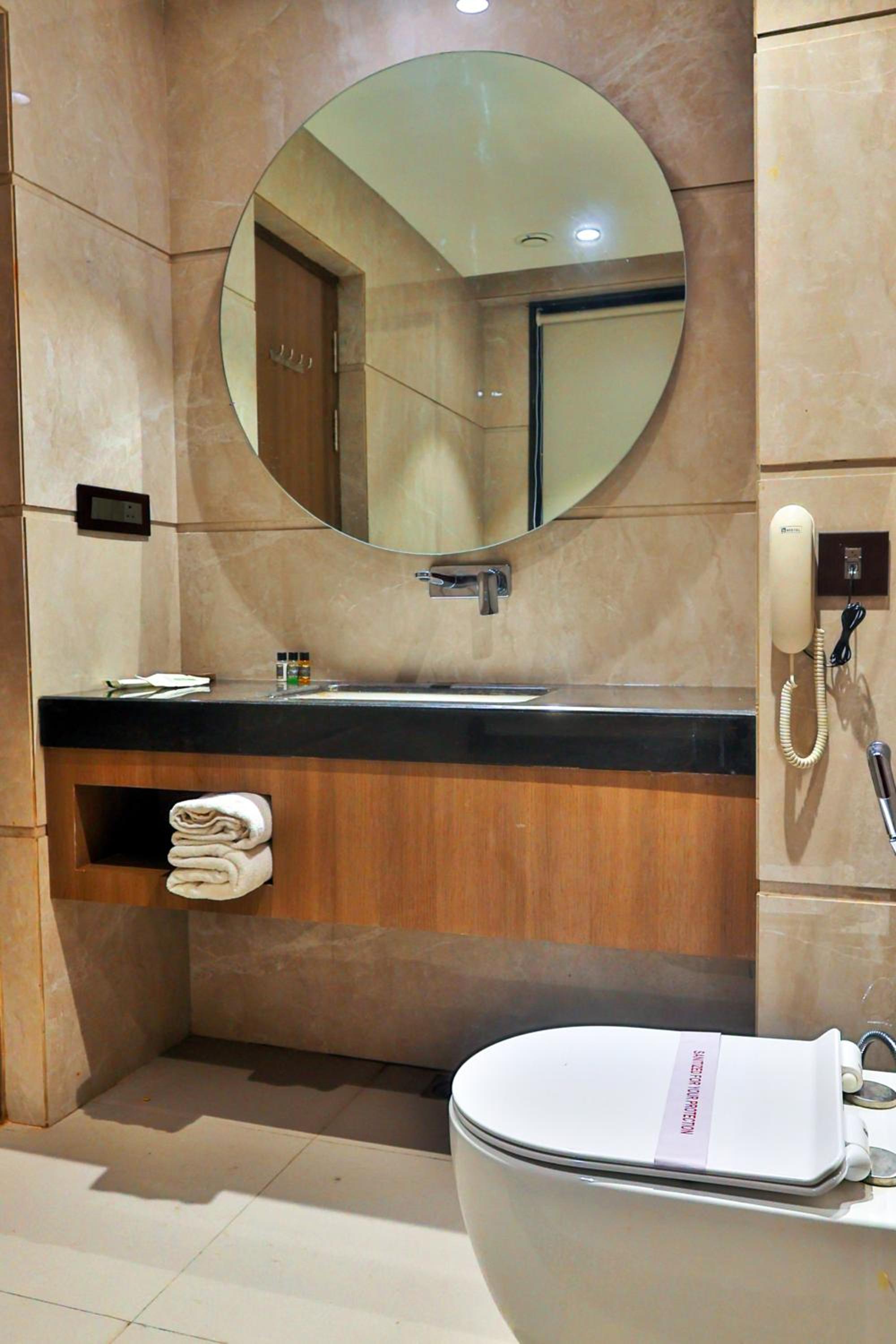 Executive Suite - Photo 9