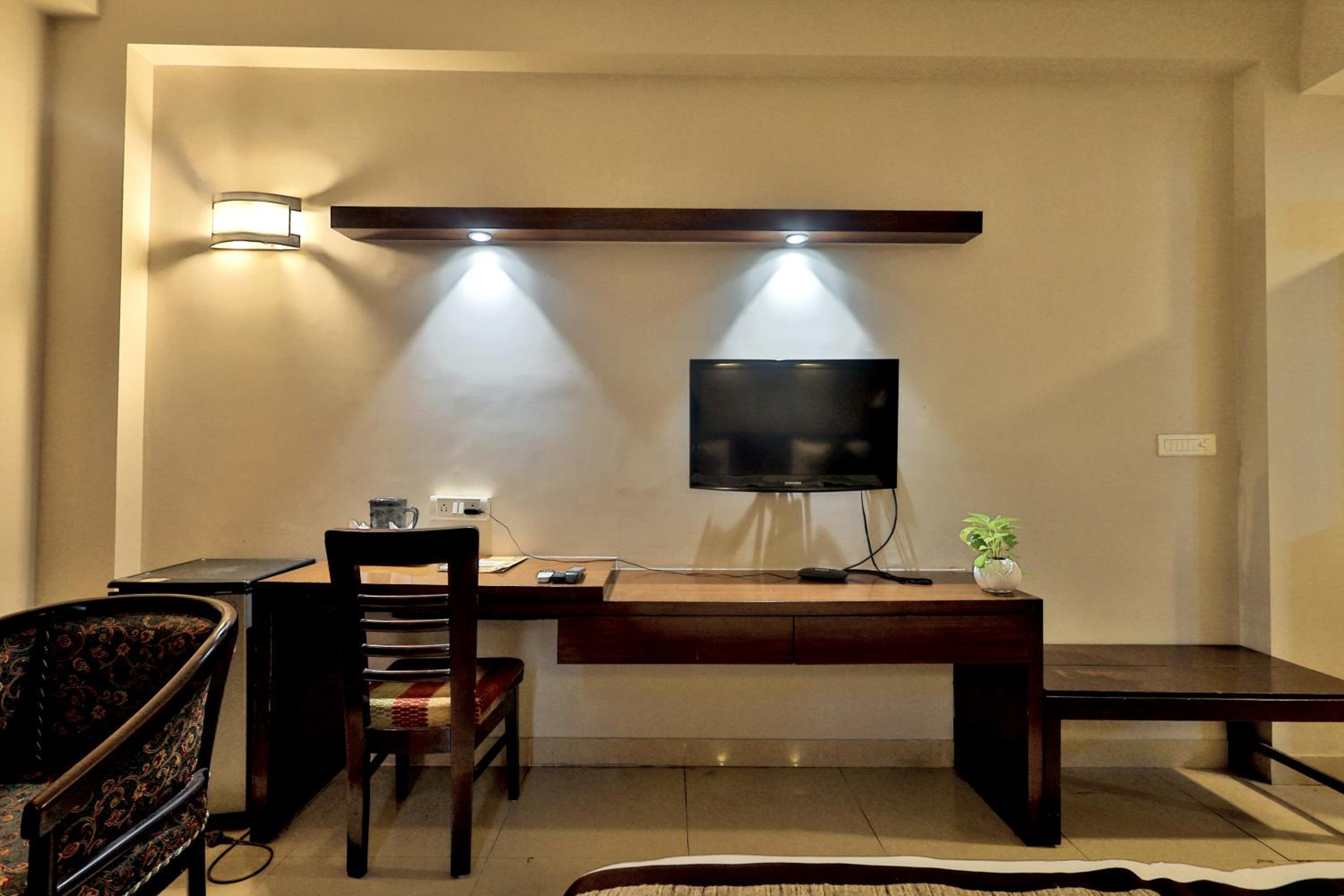 Deluxe Room - Photo 15