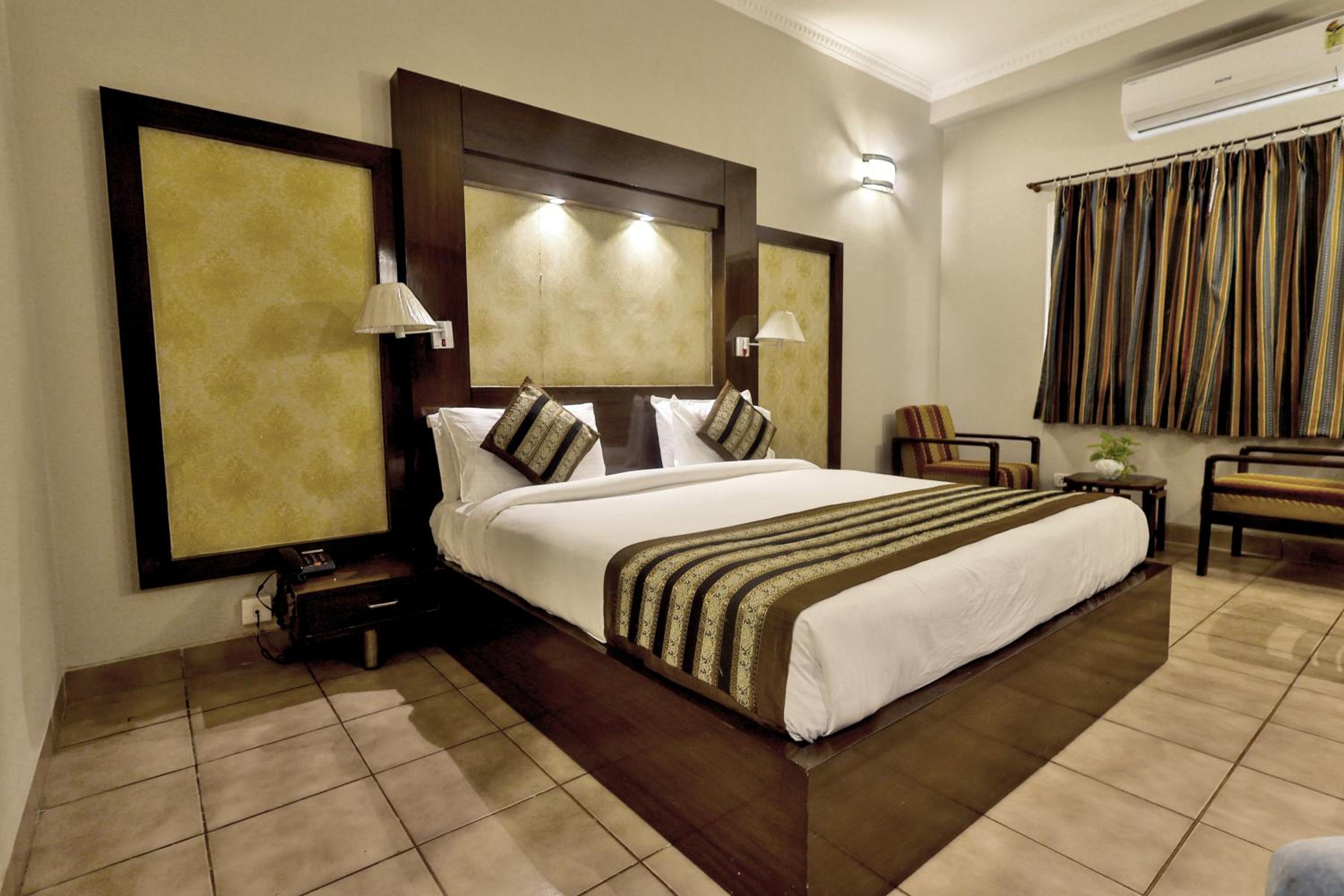 Deluxe Room - Photo 21