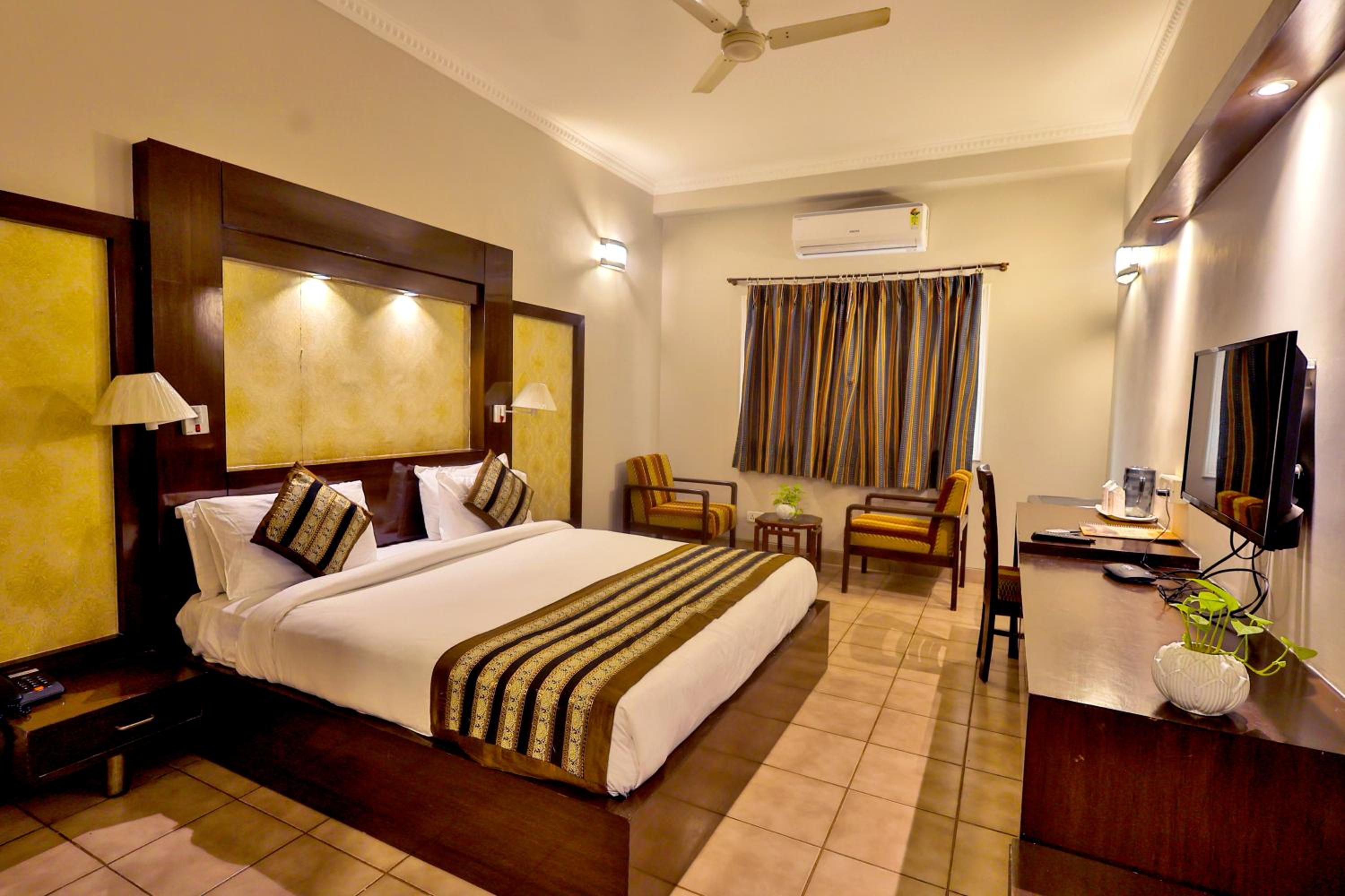 Deluxe Room - Photo 22
