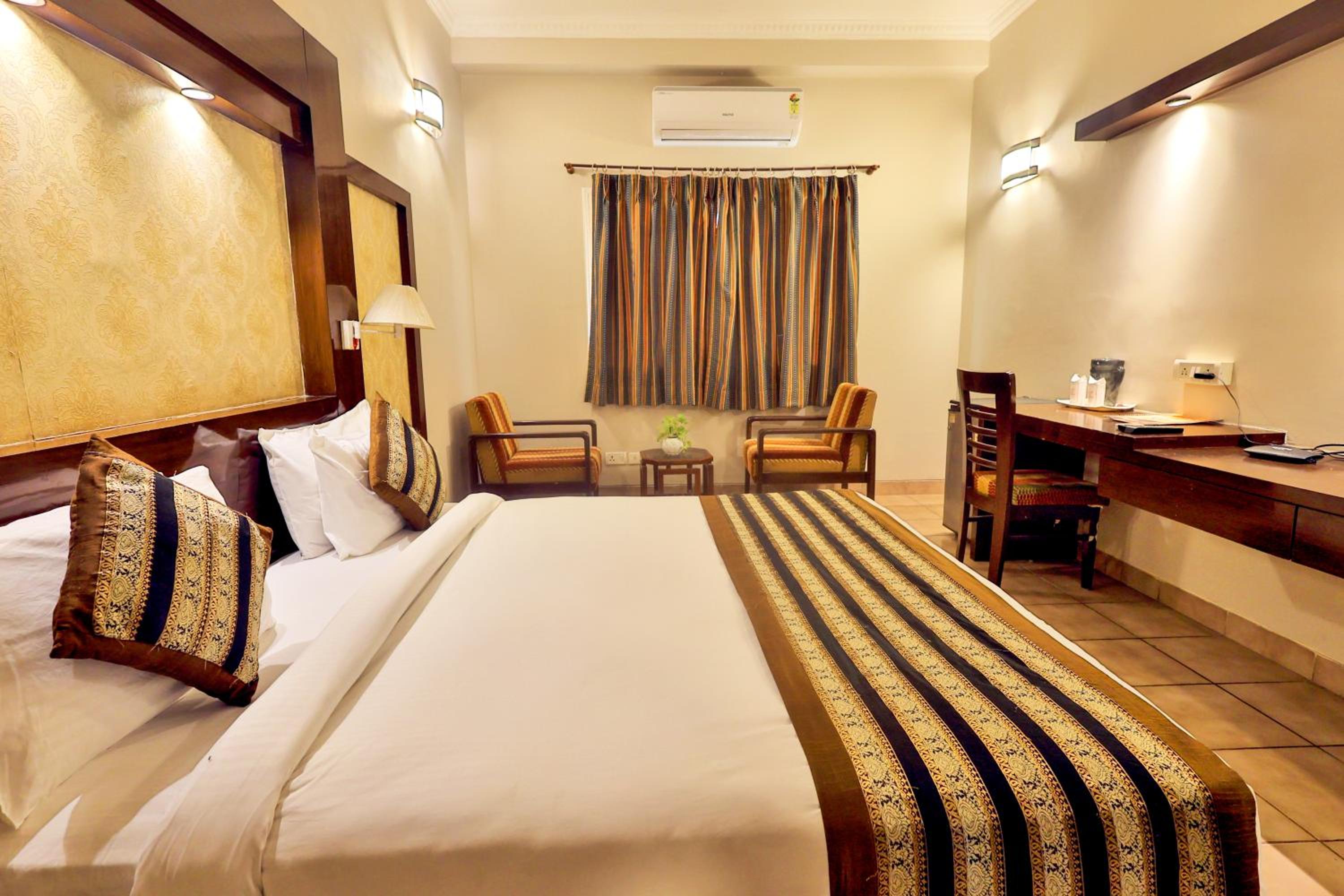 Deluxe Room - Photo 24