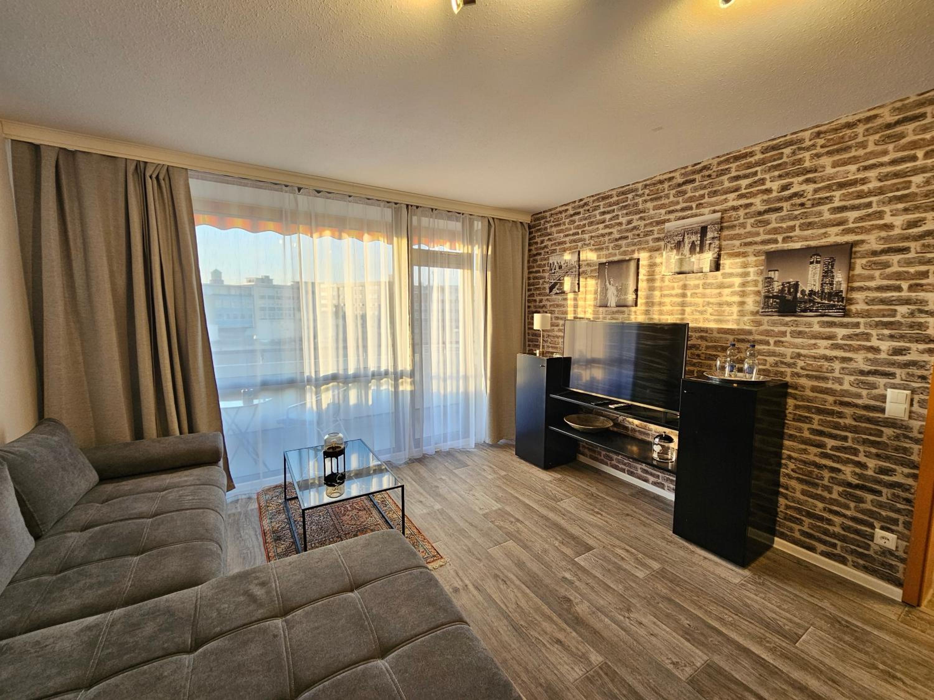 One-Bedroom Apartment photo 1