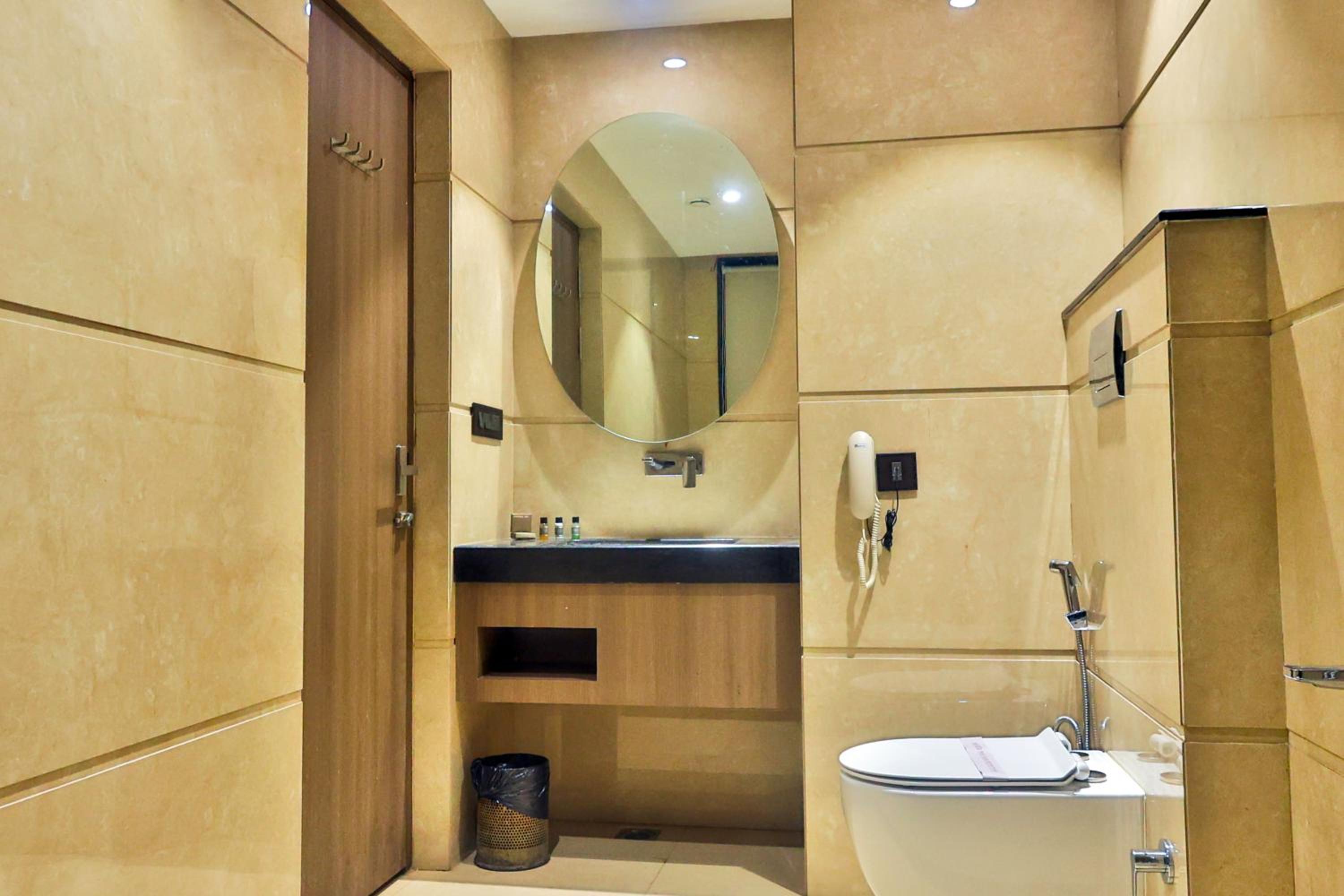 Executive Suite - Photo 36