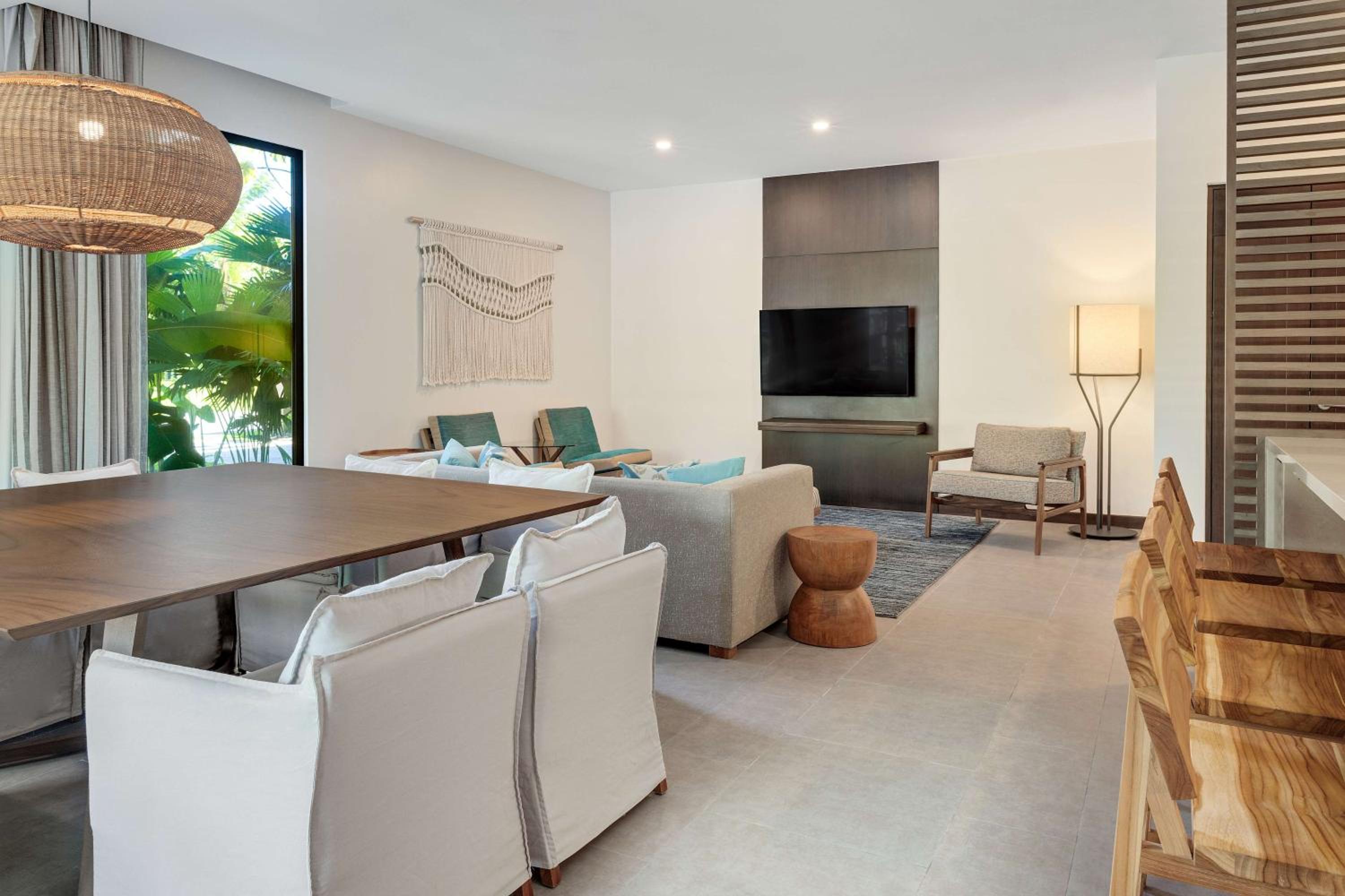 Two Bedroom Suite (Non Smoking) - Photo 9