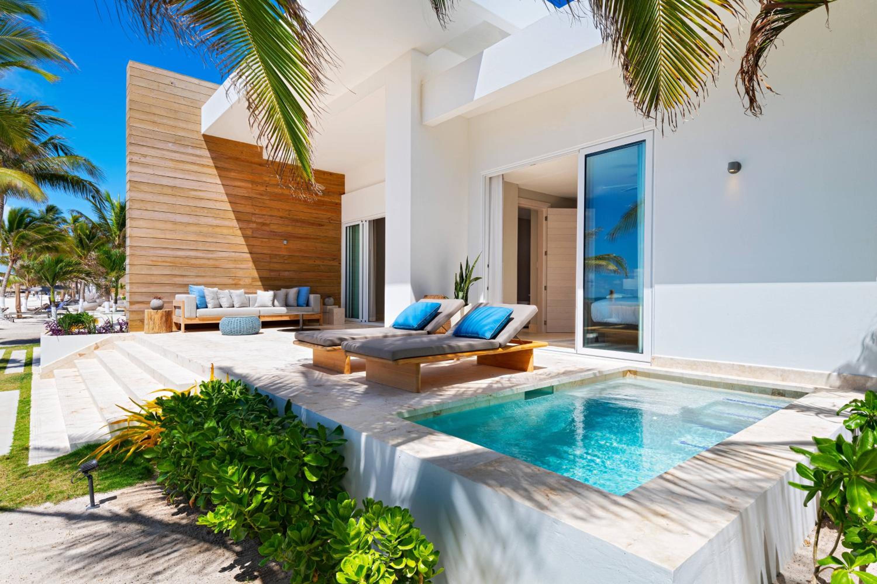 Oceanfront 3 Bedroom Villa with Private Plunge Pool - Photo 12