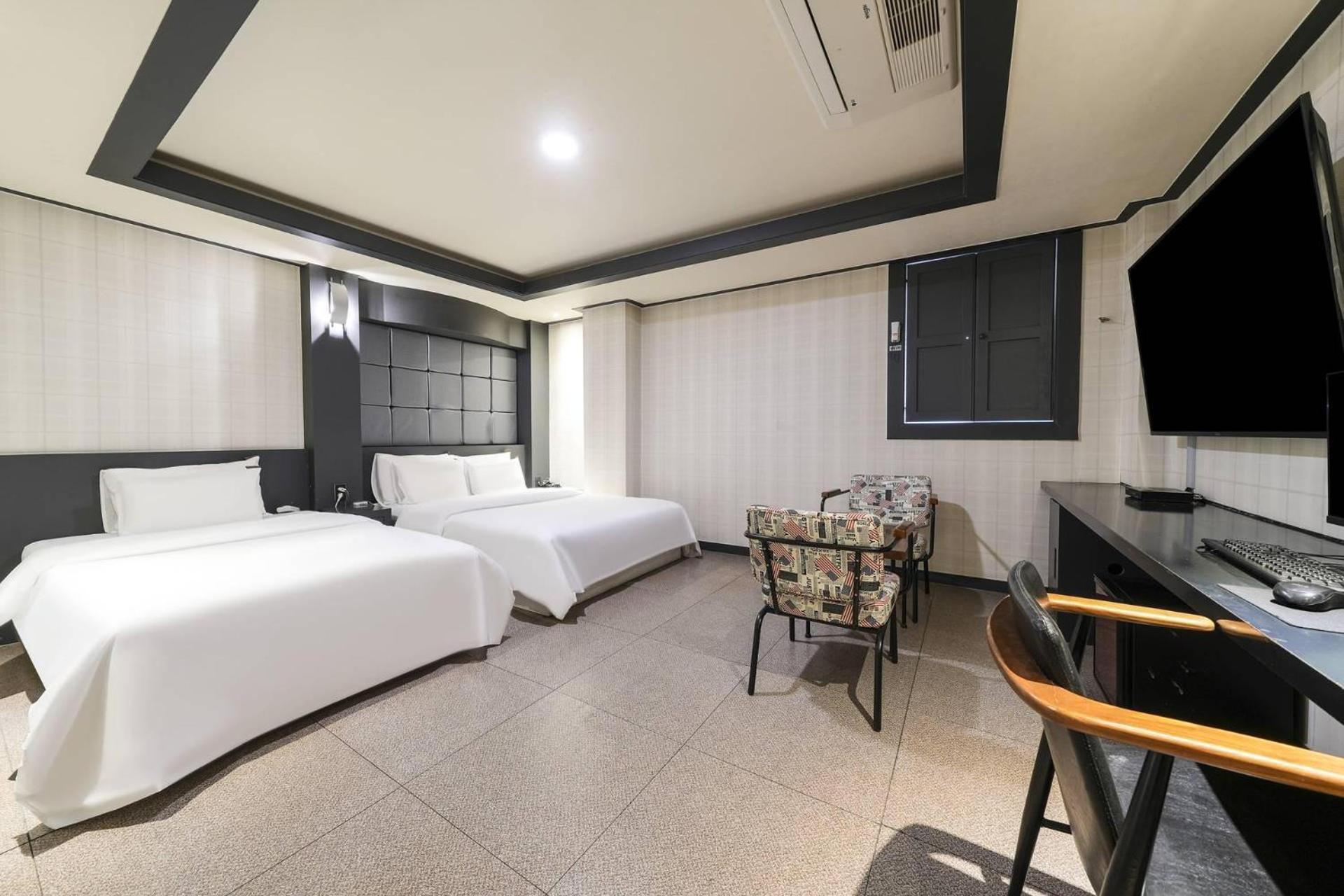 Deluxe Twin Room - Photo 3