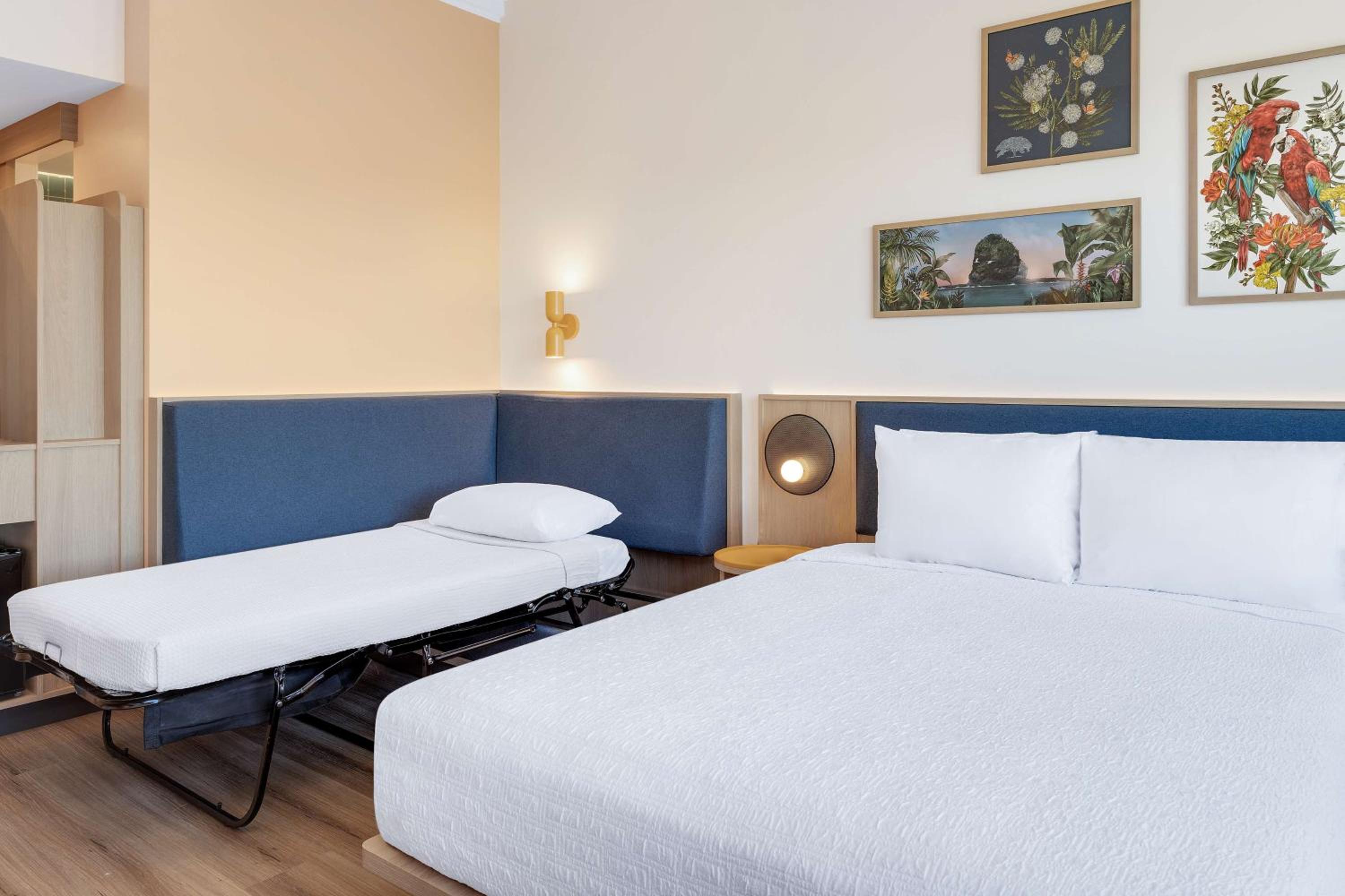 King Room with Roll-In Shower - Mobility Accessible