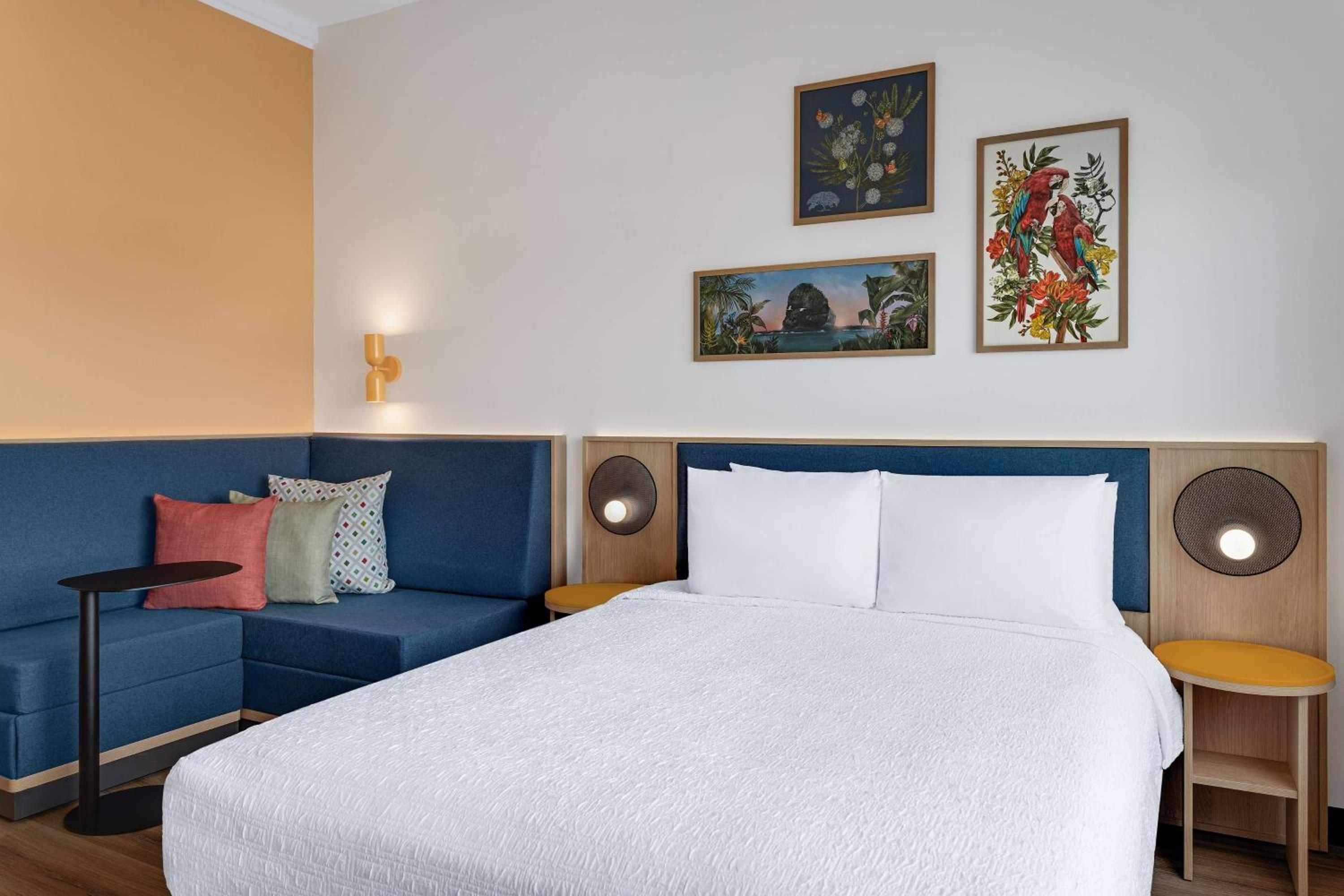 Queen Room with Sofa Bed thumbnail 6