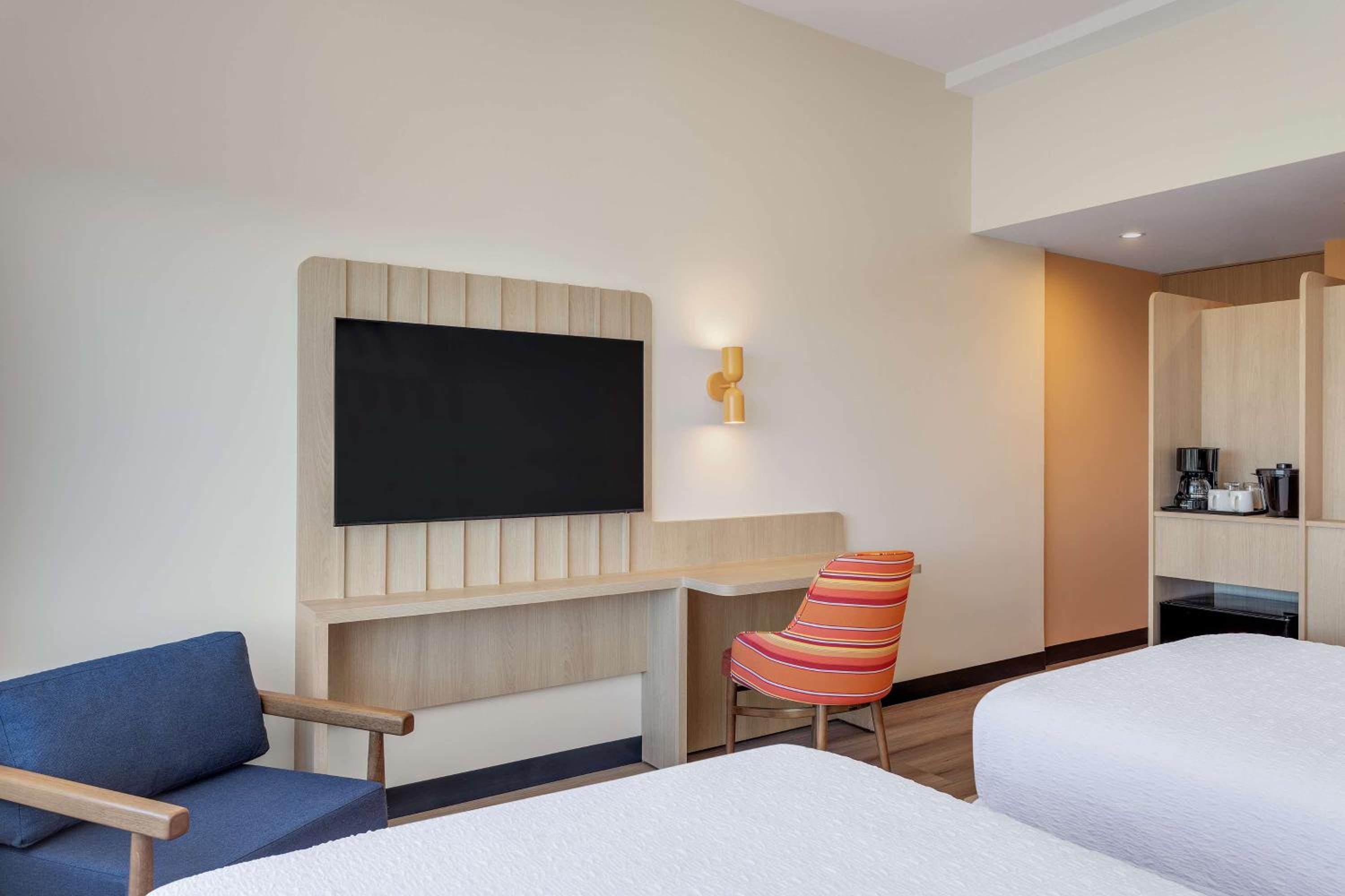 Double Room with Two Double Beds thumbnail 5