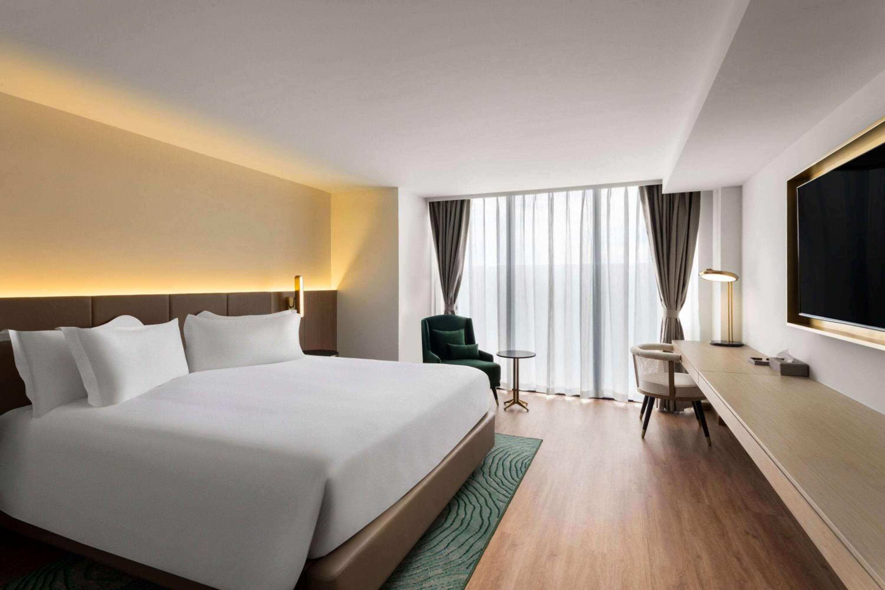 King Room - Non-Smoking - Photo 7