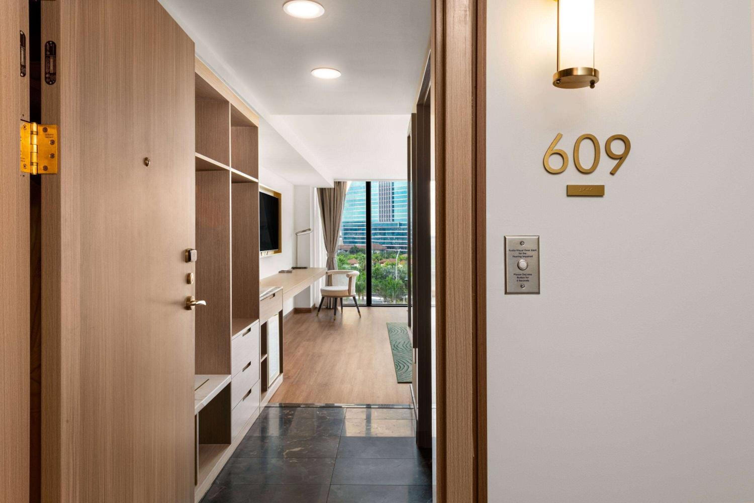 King Room - Hearing Impaired Access/Non-Smoking - Photo 8