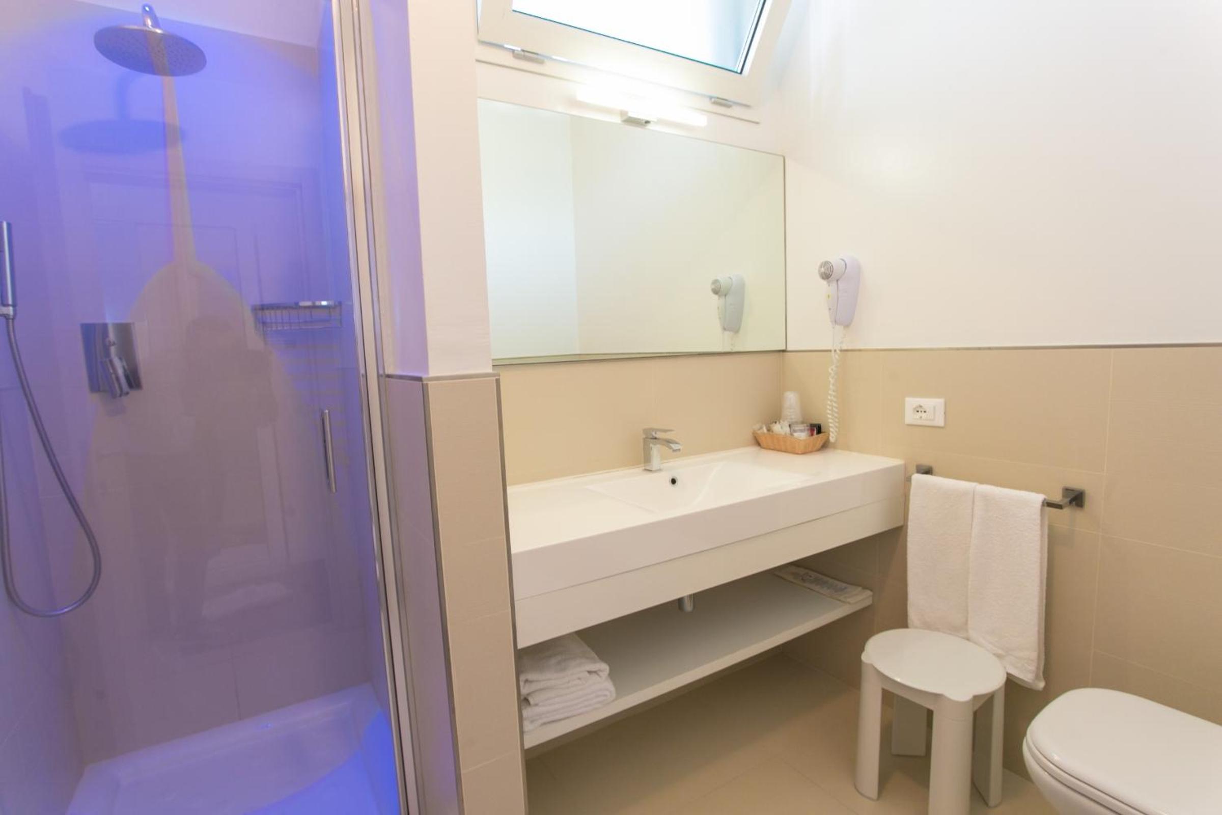 Deluxe Double or Twin Room with Balcony photo 3