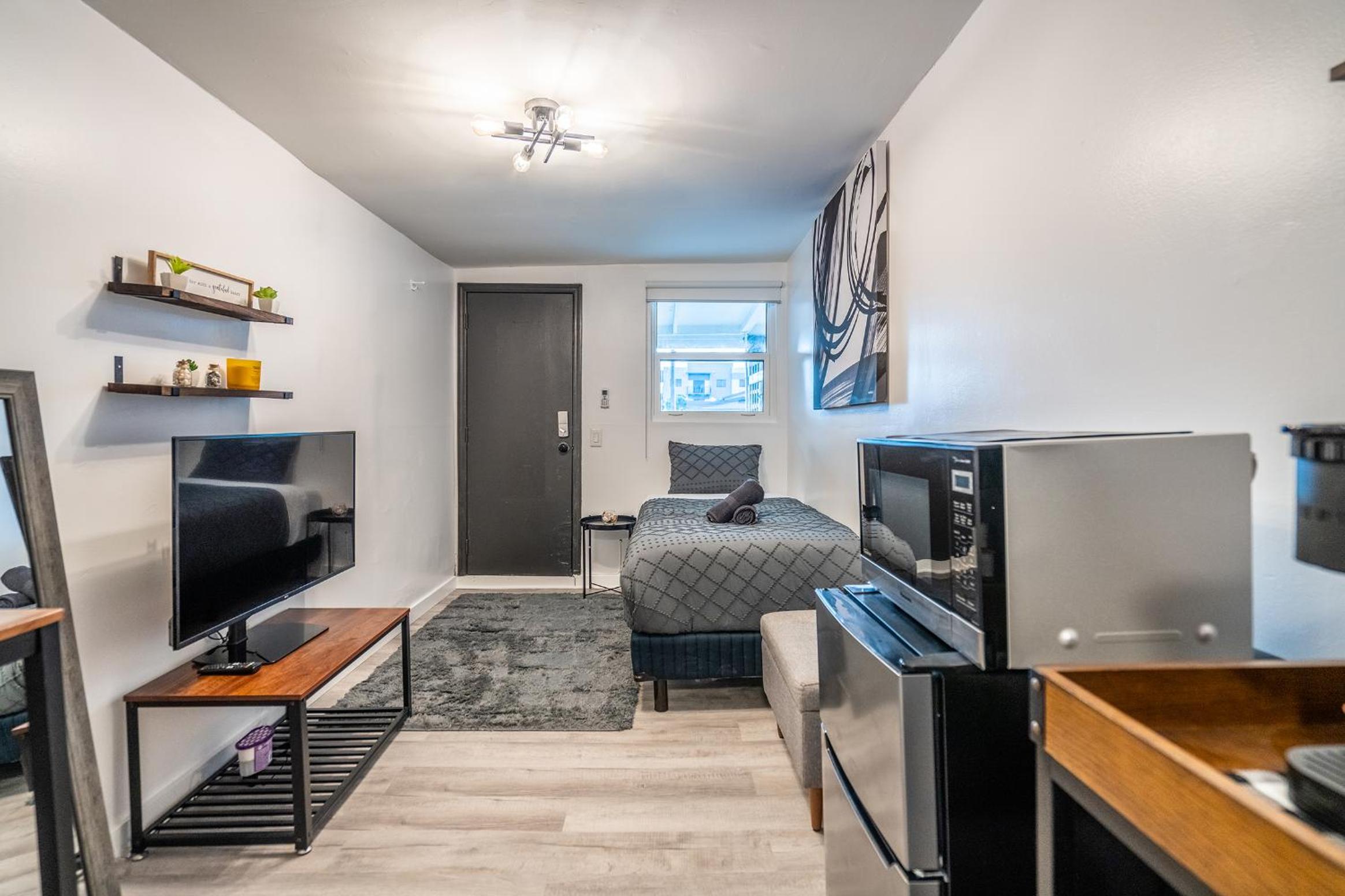 One-Bedroom Apartment photo 1