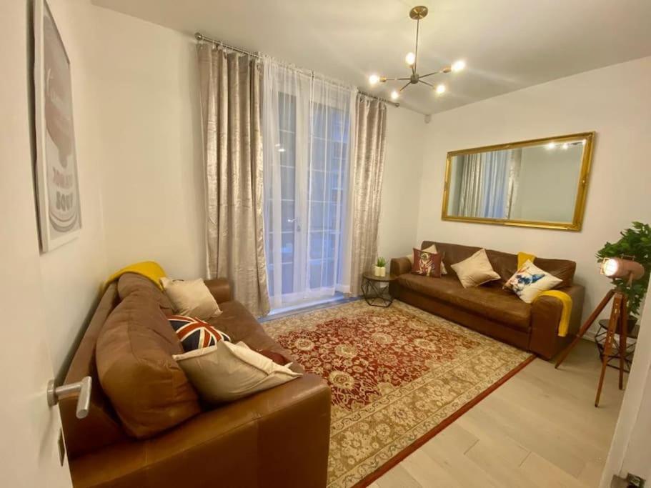 One-Bedroom Apartment photo 1