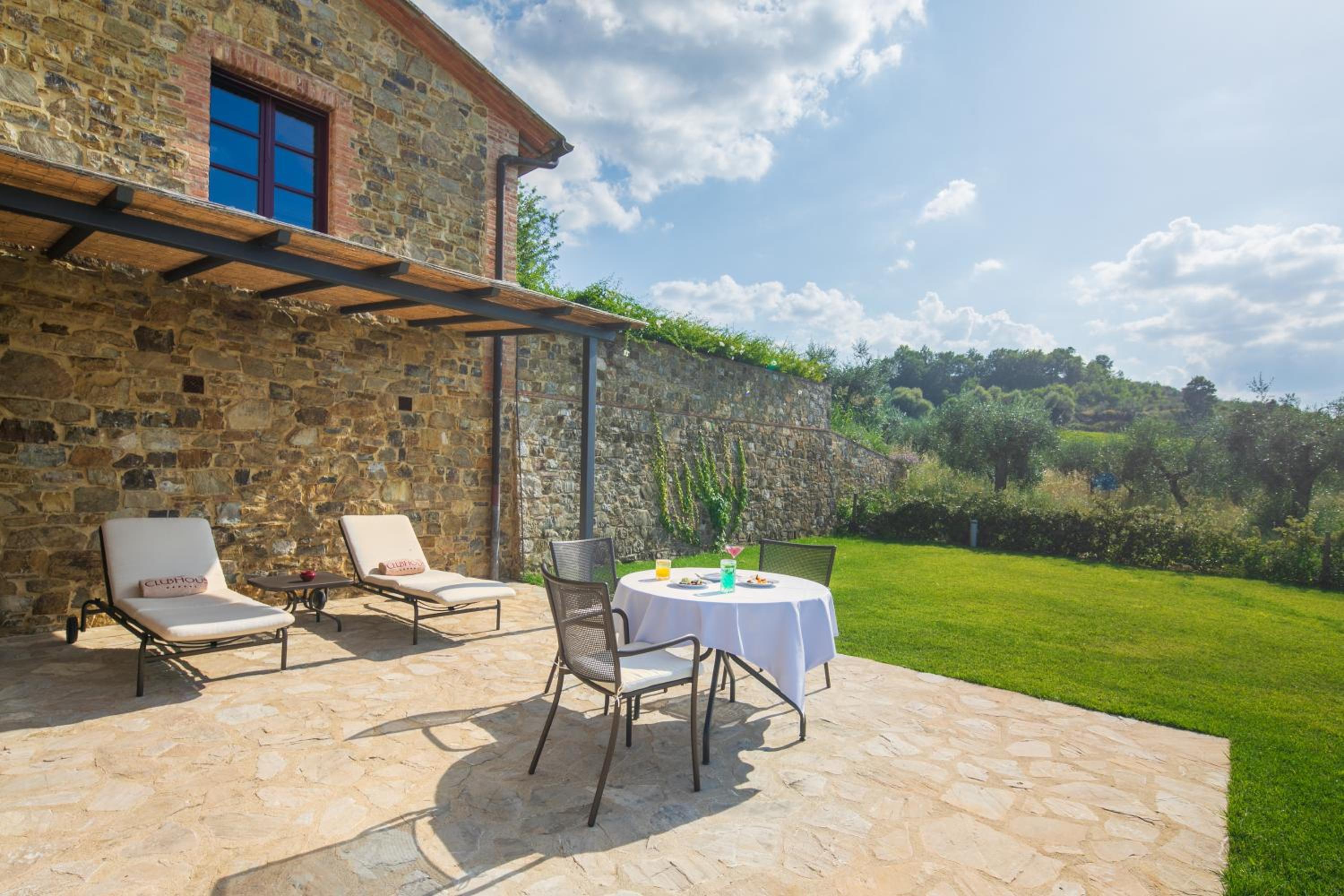 Double Room with Patio photo 2