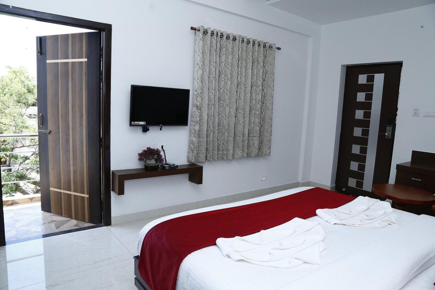 Deluxe Double or Twin Room photo 1