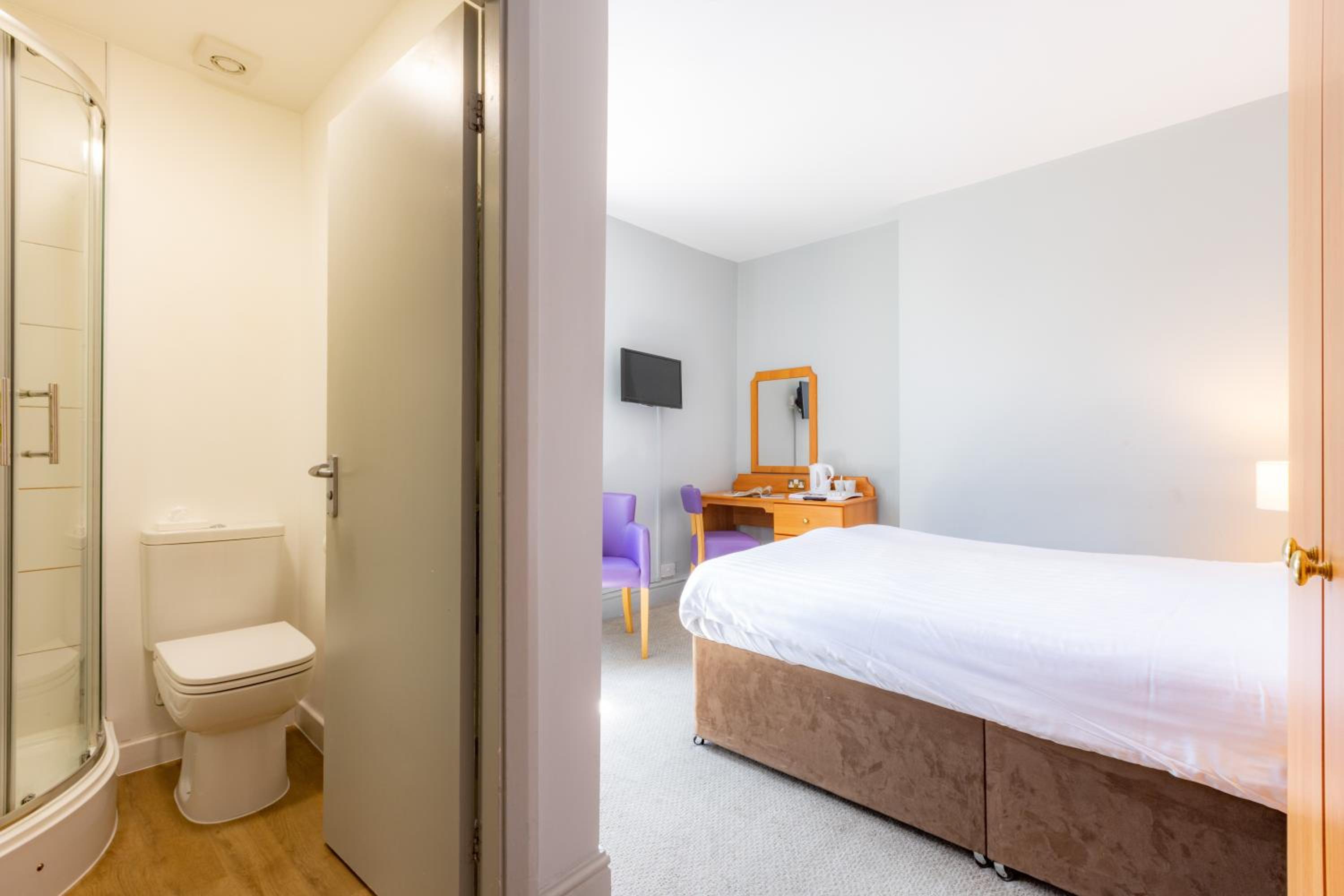 Double Room - Photo 5