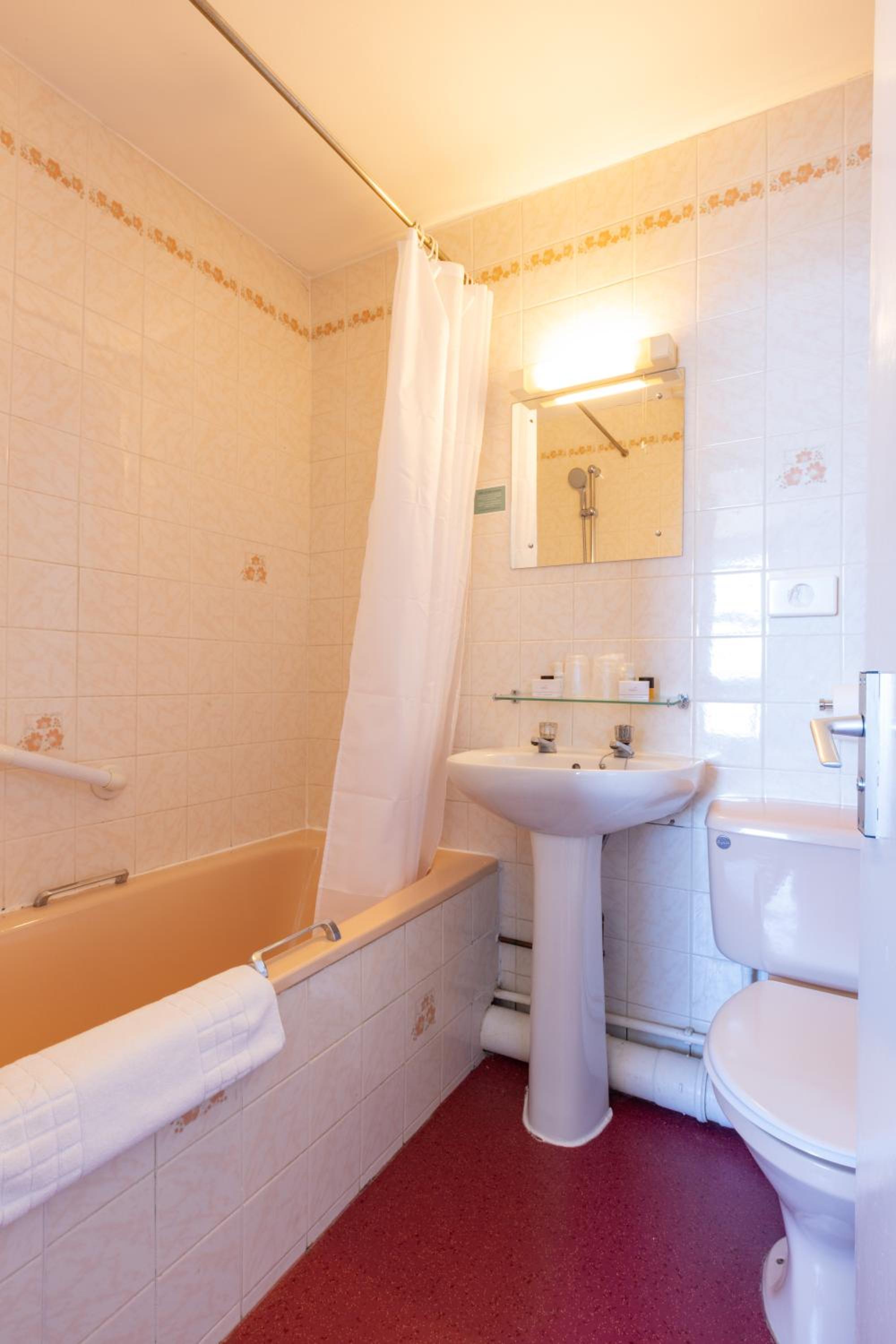 Double Room - Photo 6
