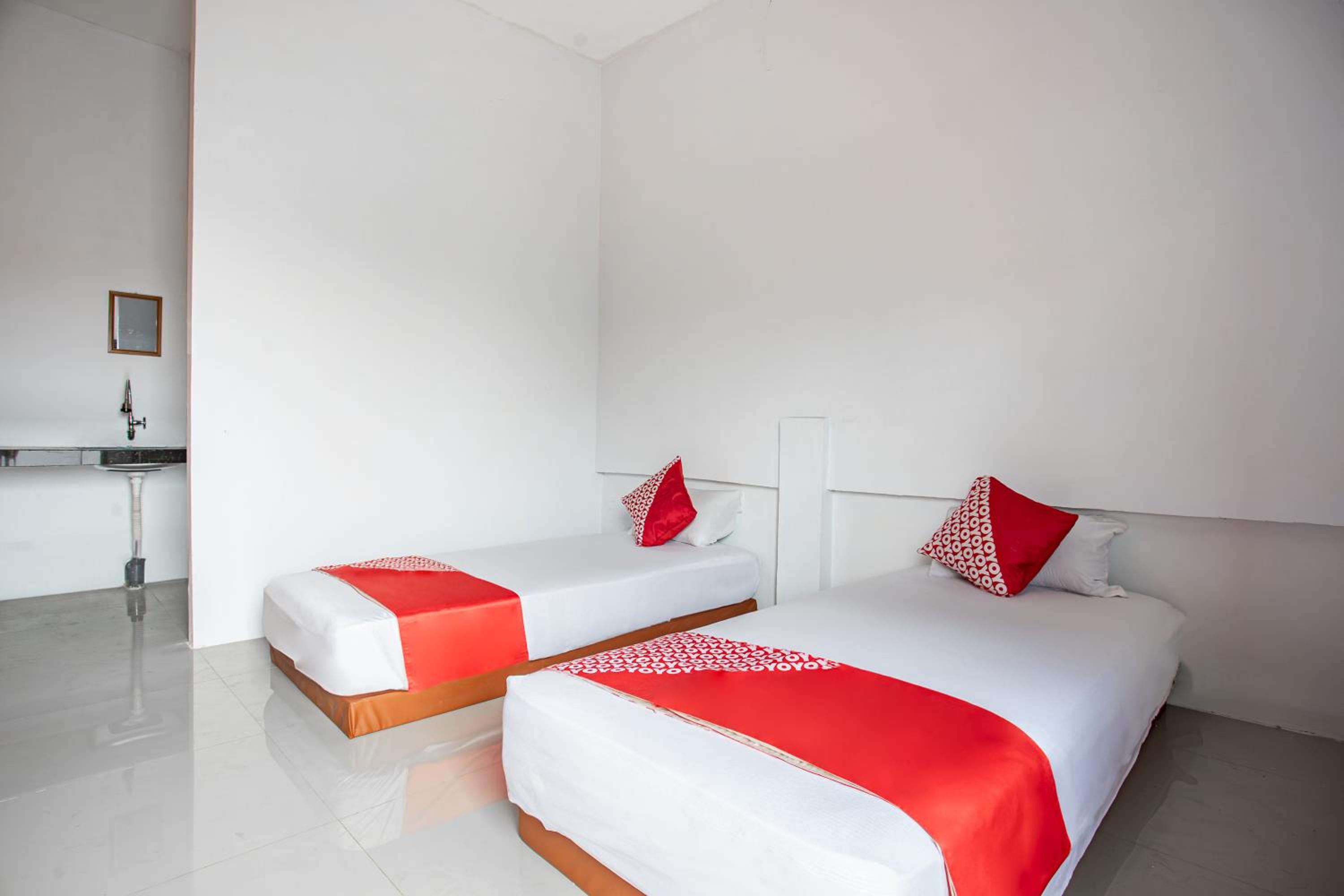 Economy Twin Room photo 1