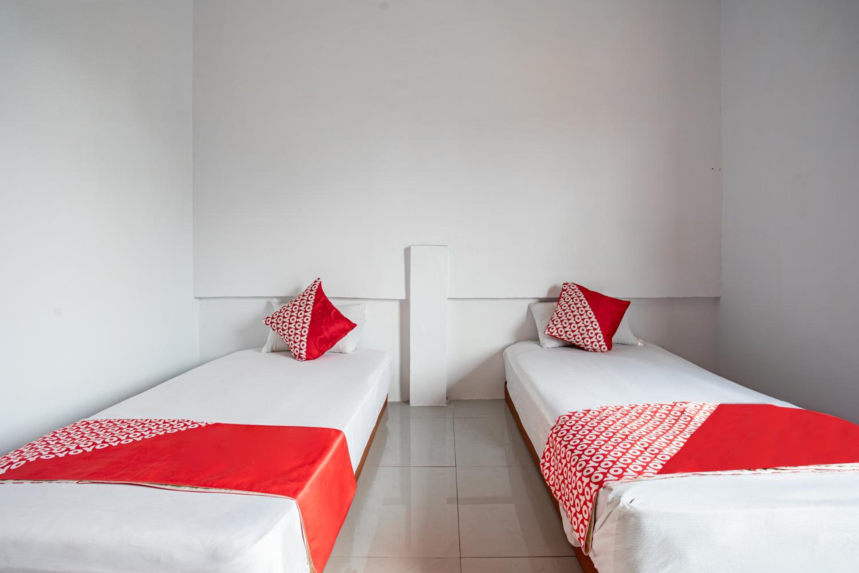 Economy Twin Room photo 3