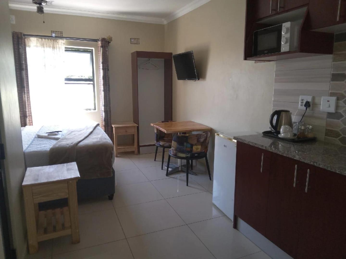 Double Room with Private Bathroom - Photo 3