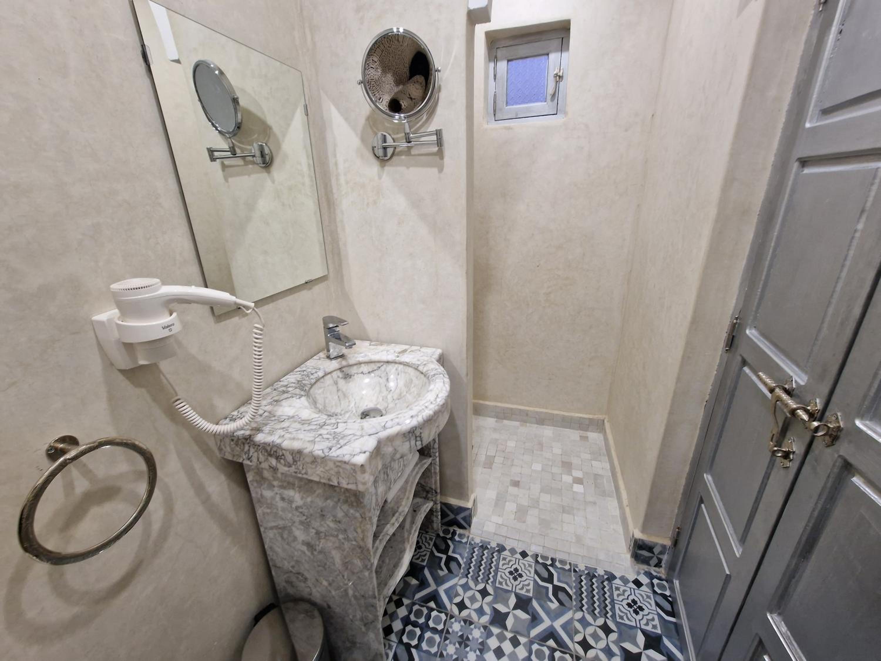 Standard Double or Twin Room - Photo 3