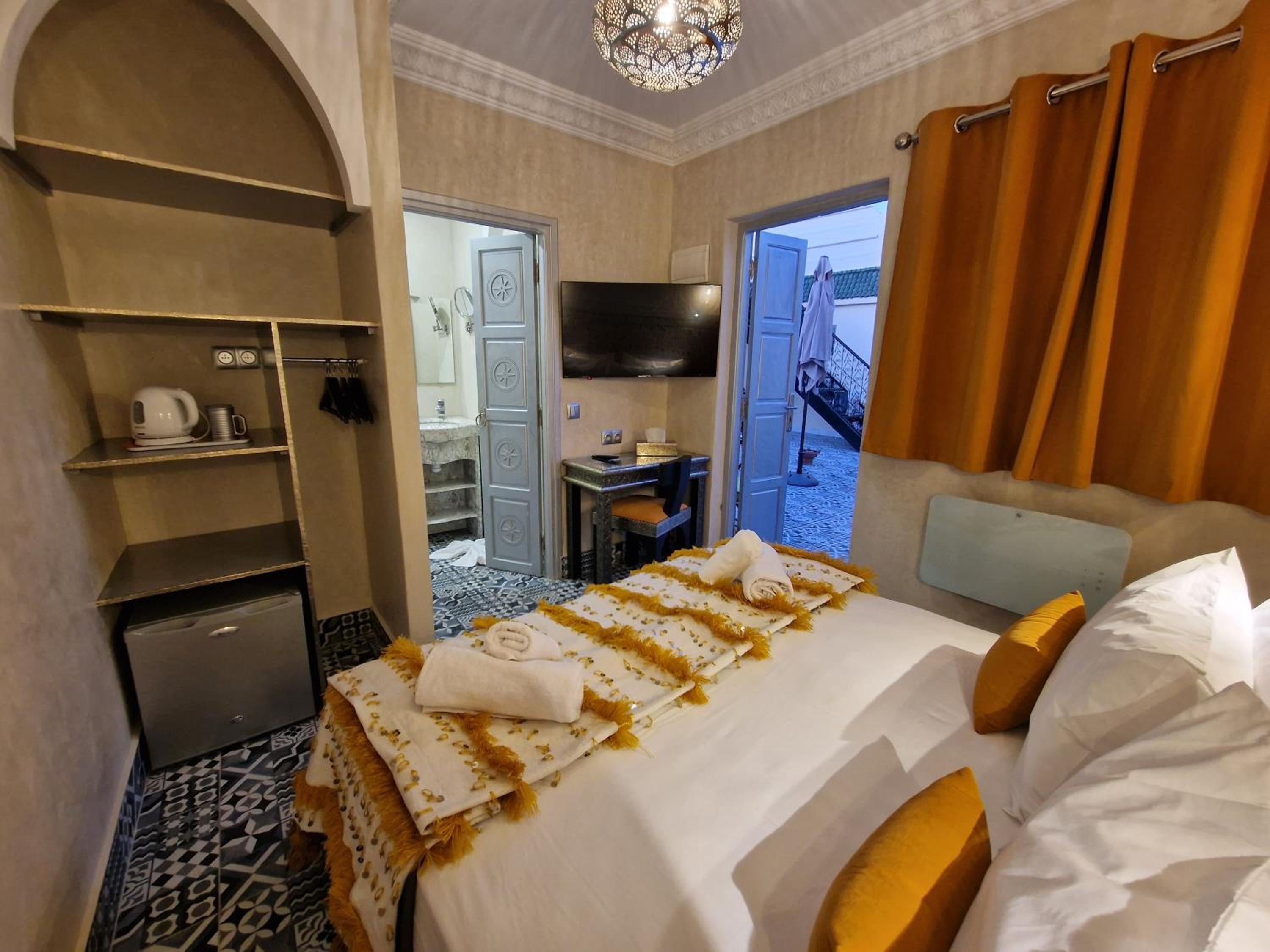 Standard Double or Twin Room - Photo 5