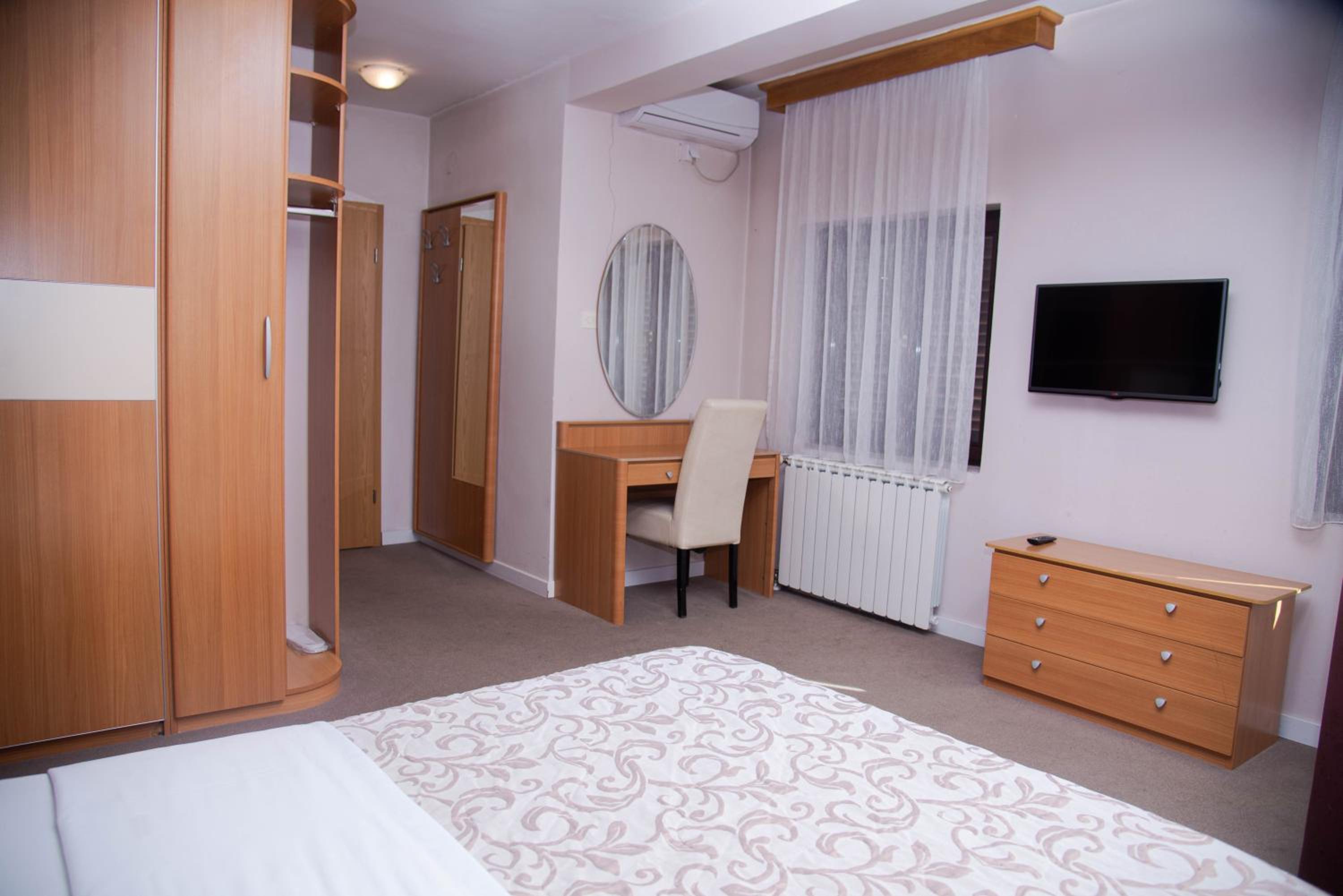 Double Room with Private Bathroom - Photo 4