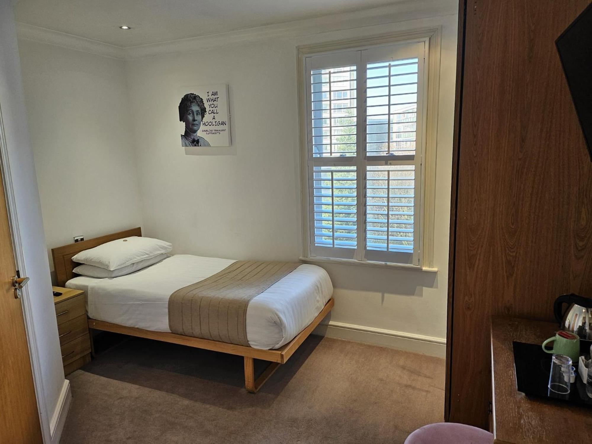 Standard Single Room with Shower photo 2