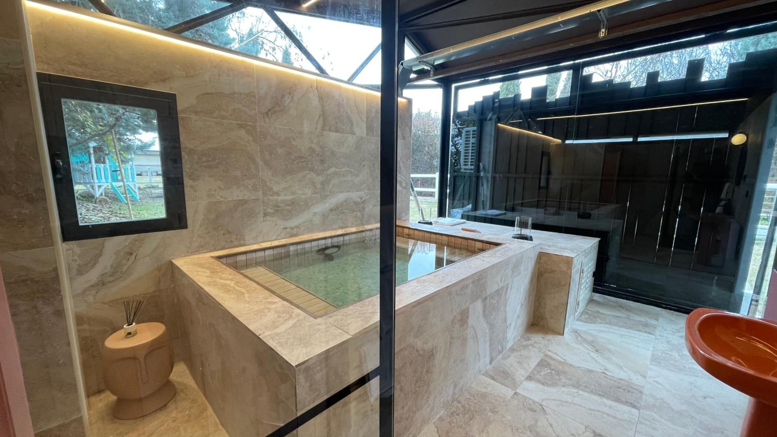 Deluxe Bungalow with Private Romantic Pool - Photo 9
