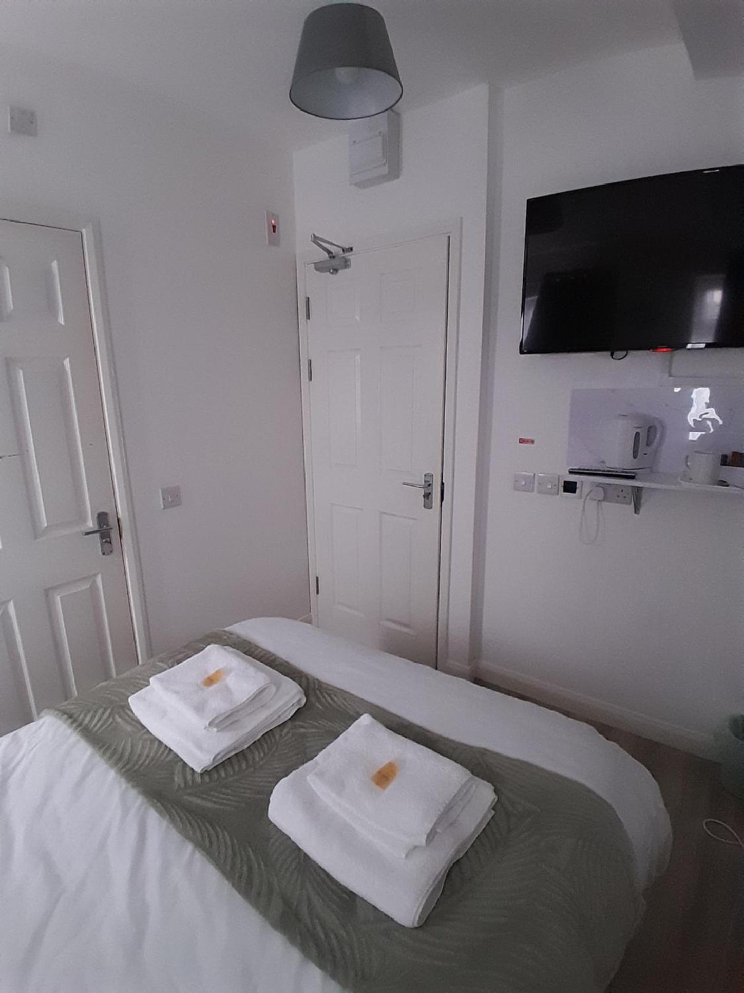 Budget Double Room photo 3