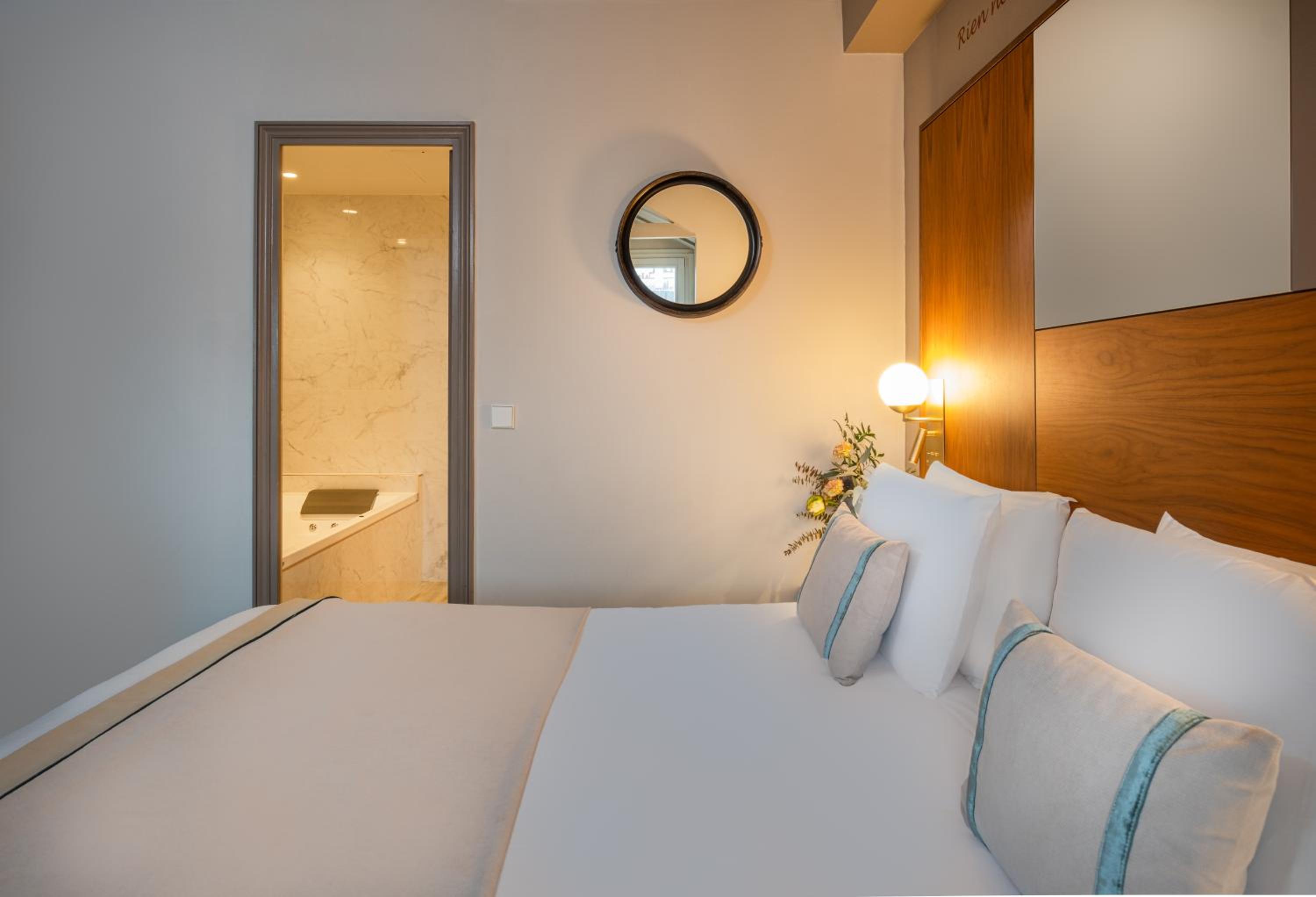 Junior Suite thumbnail 6
