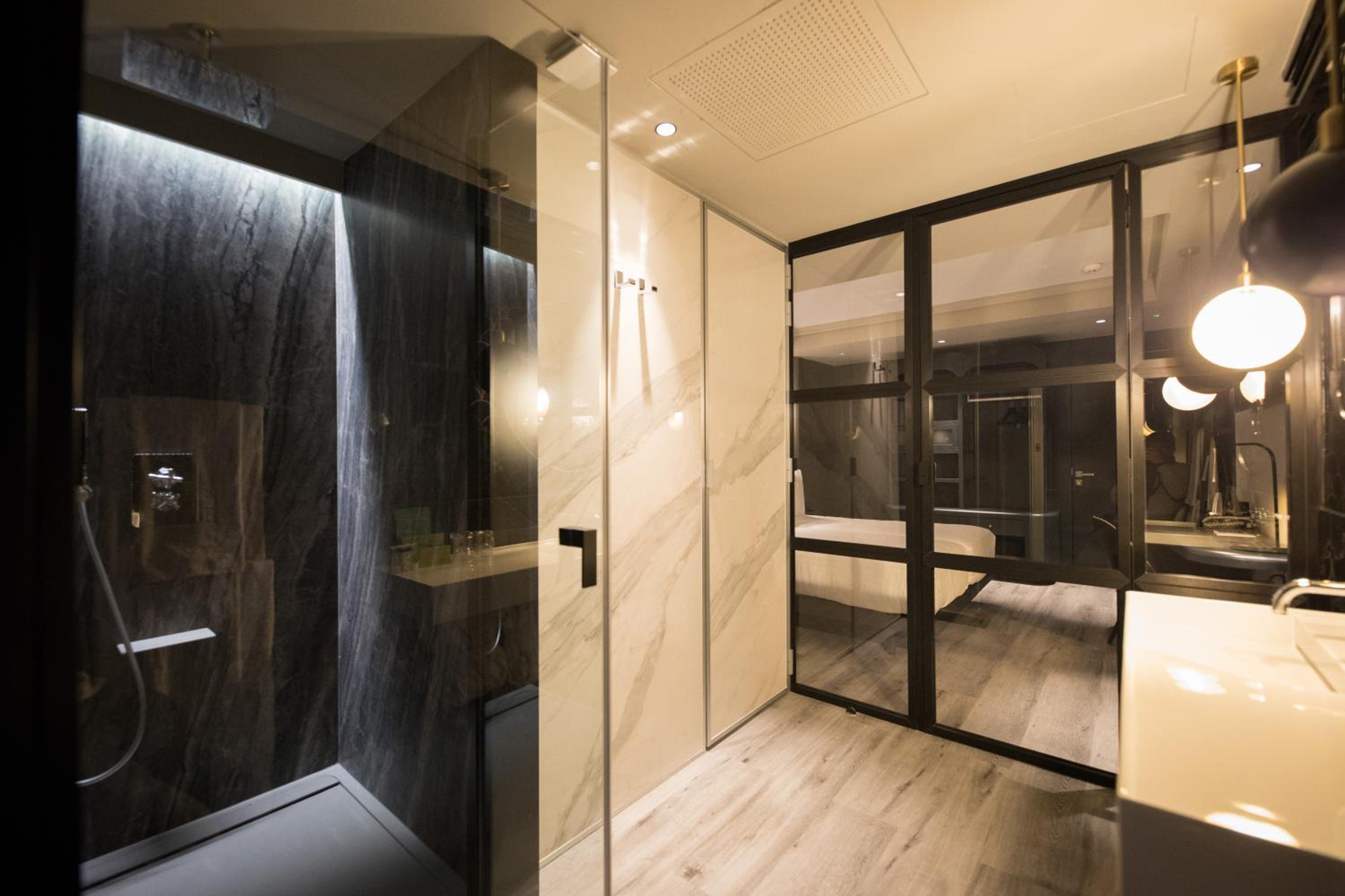 Standard Double or Twin Room thumbnail 5