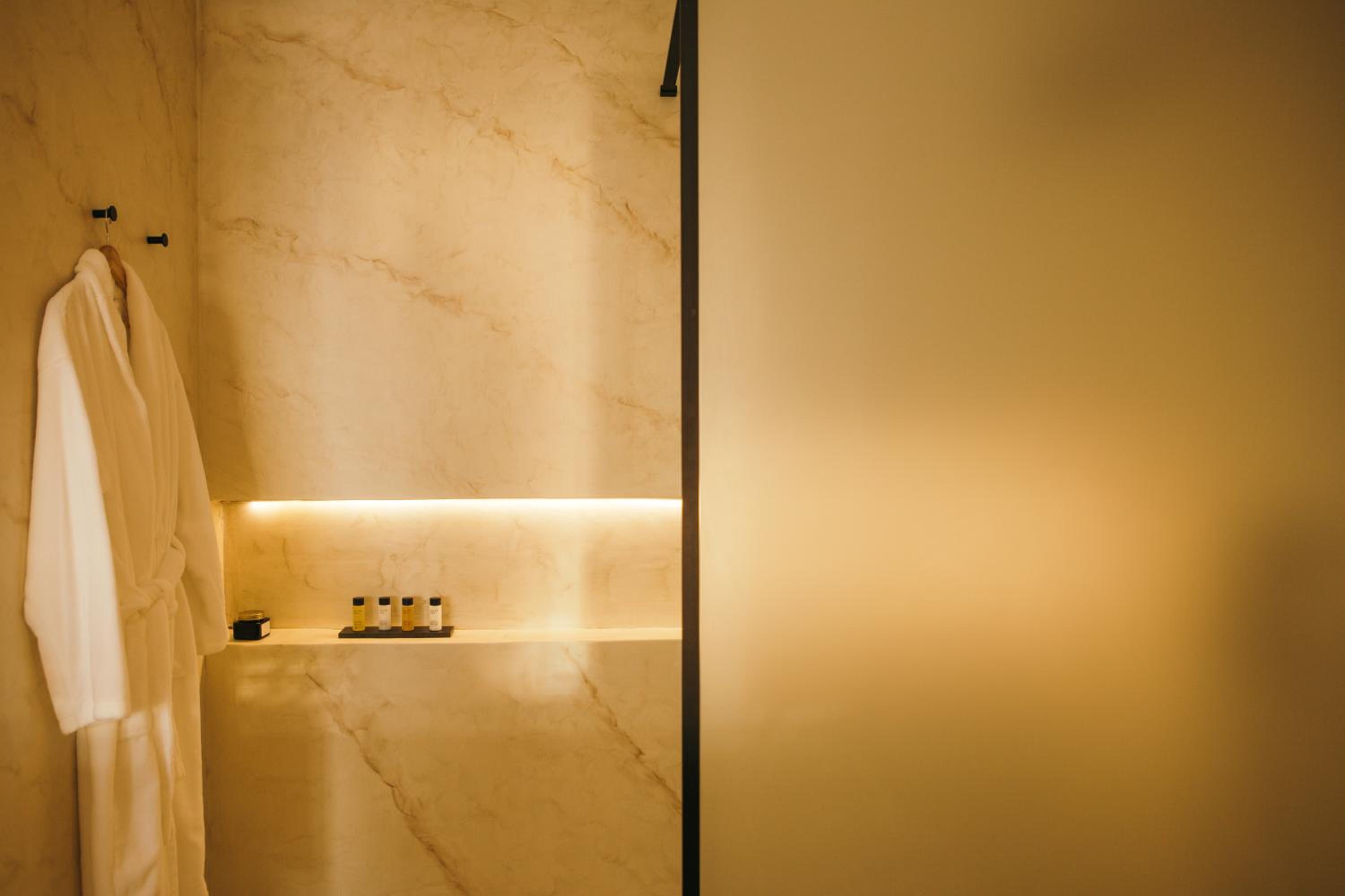 Junior Suite with Sea View and Private Heated Pool - Photo 10