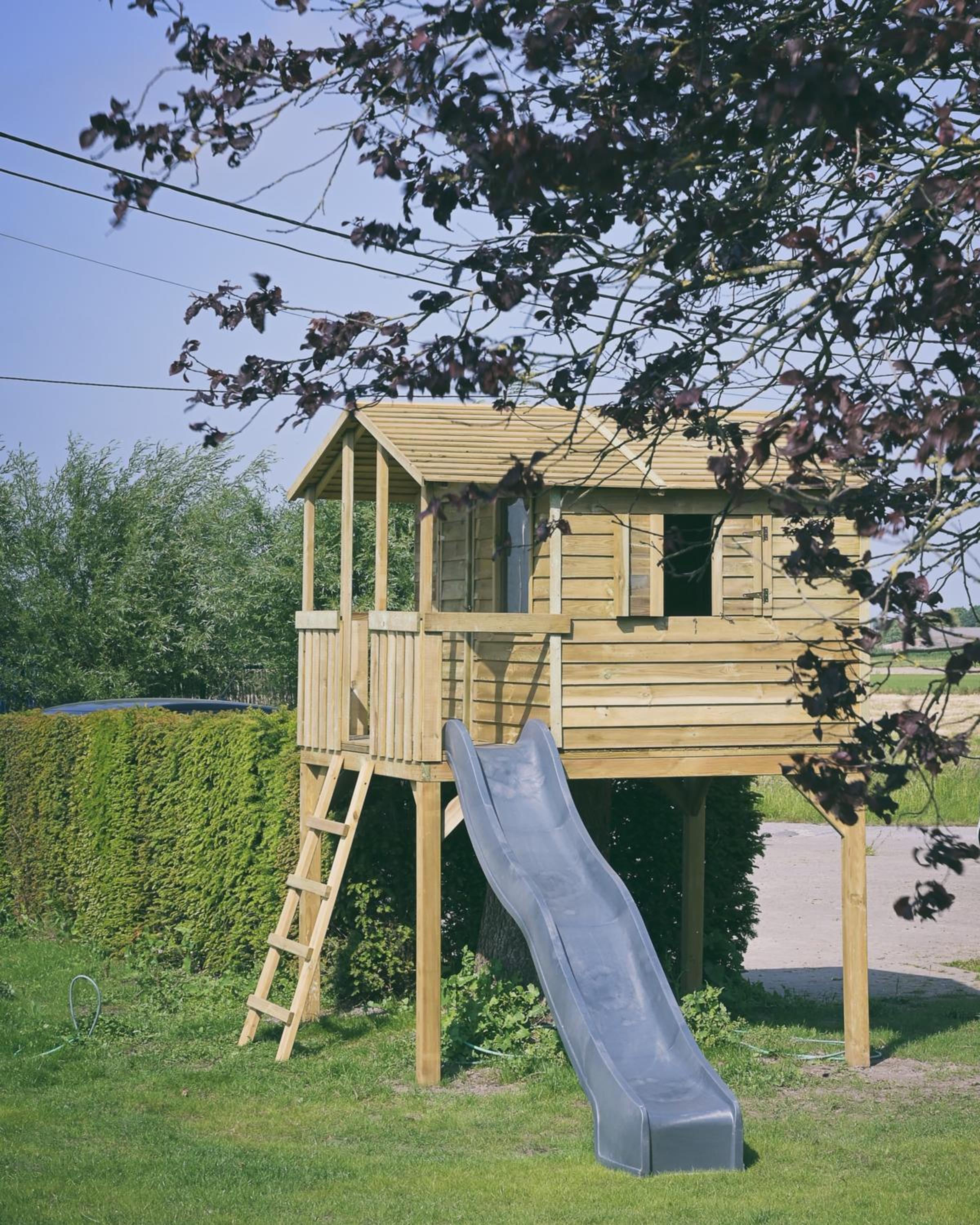 Six-Bedroom House photo 2