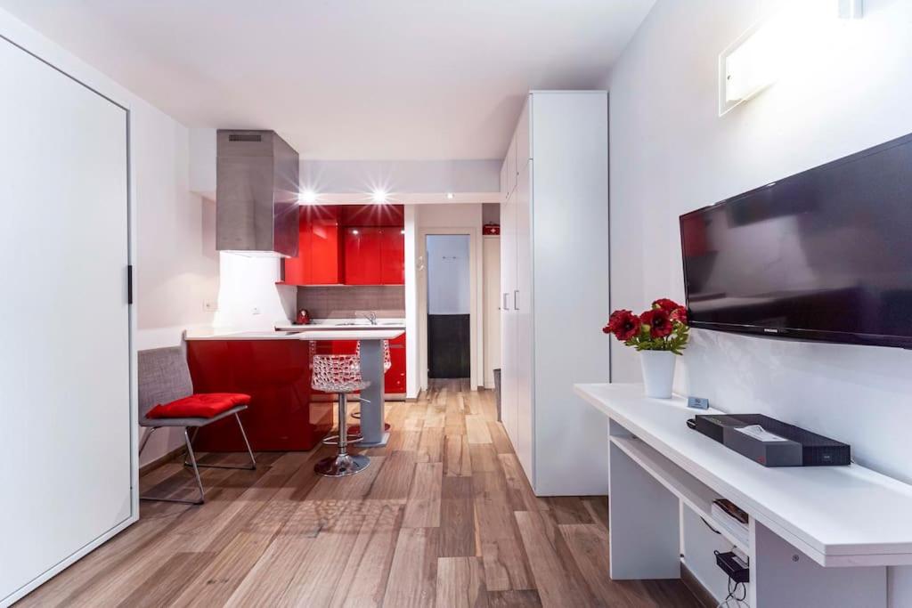Studio Apartment photo 2
