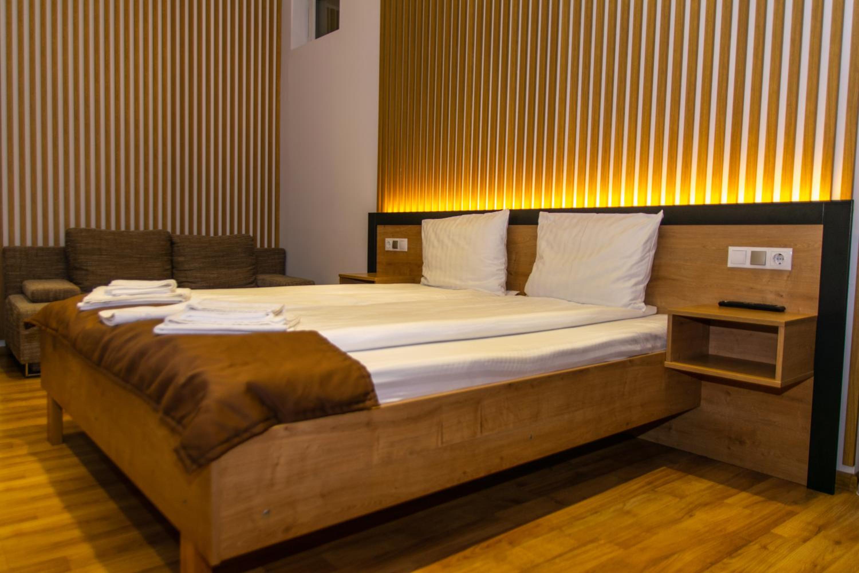 Standard King Room - Photo 3