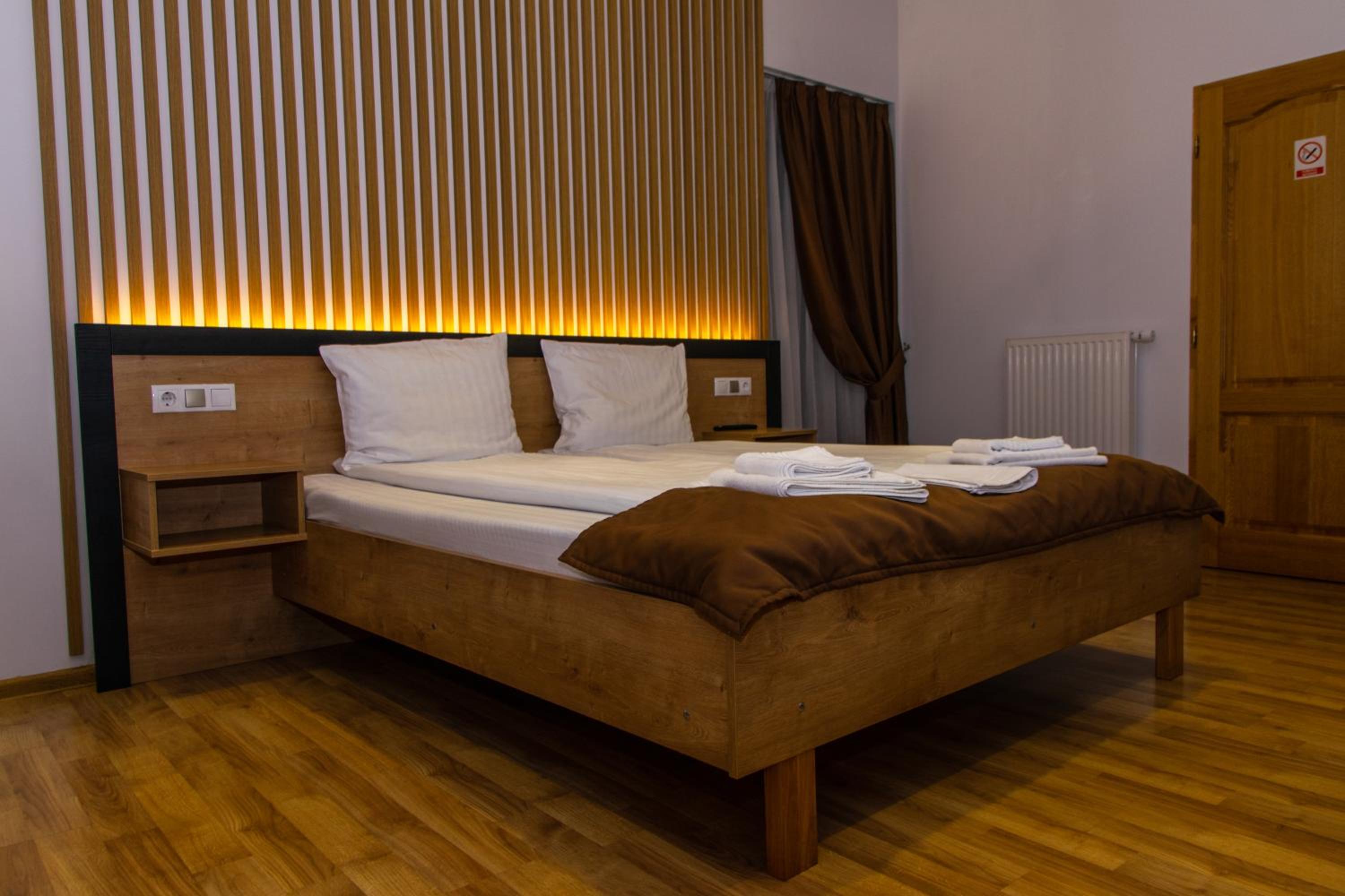 Standard King Room - Photo 4