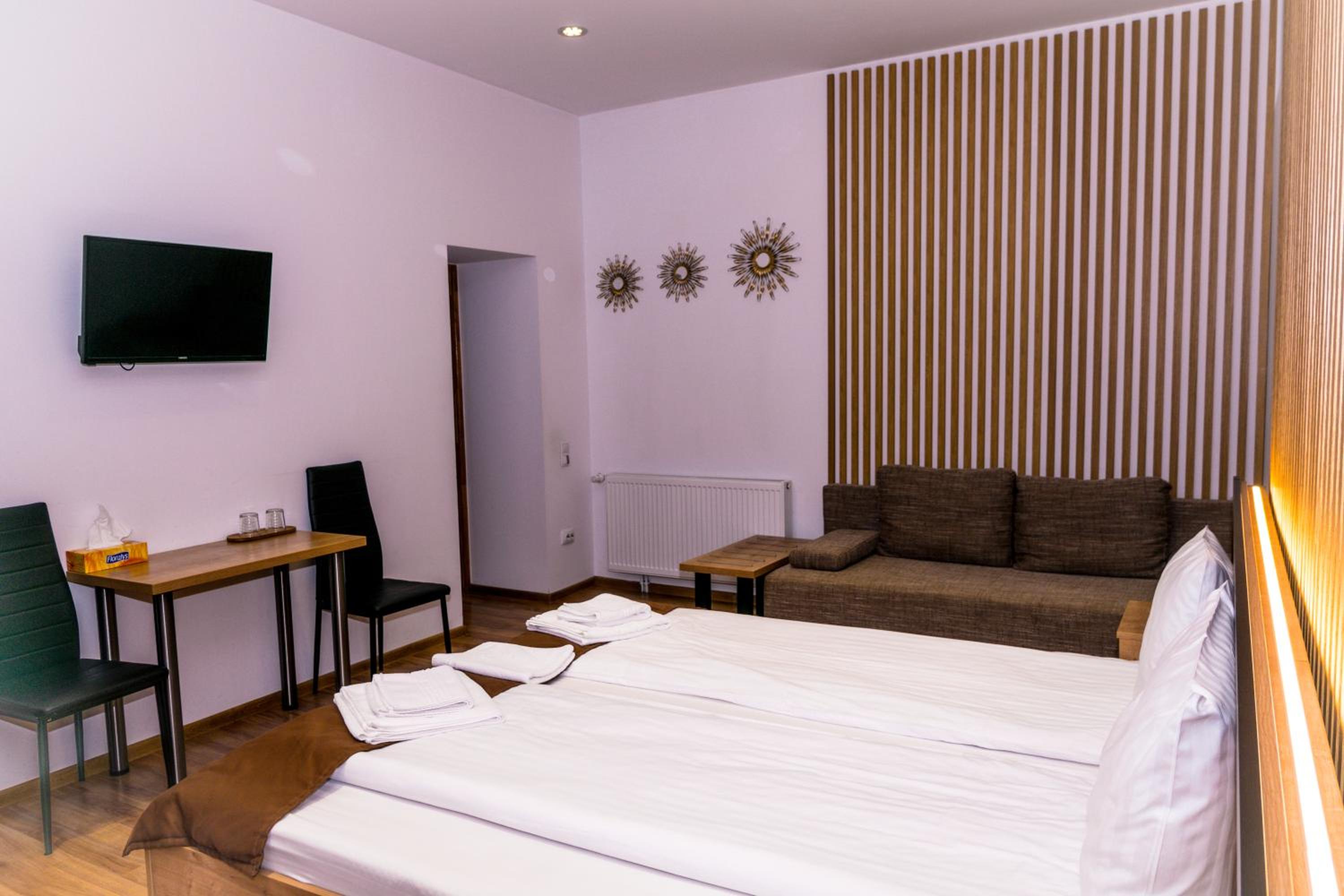 Standard King Room - Photo 5