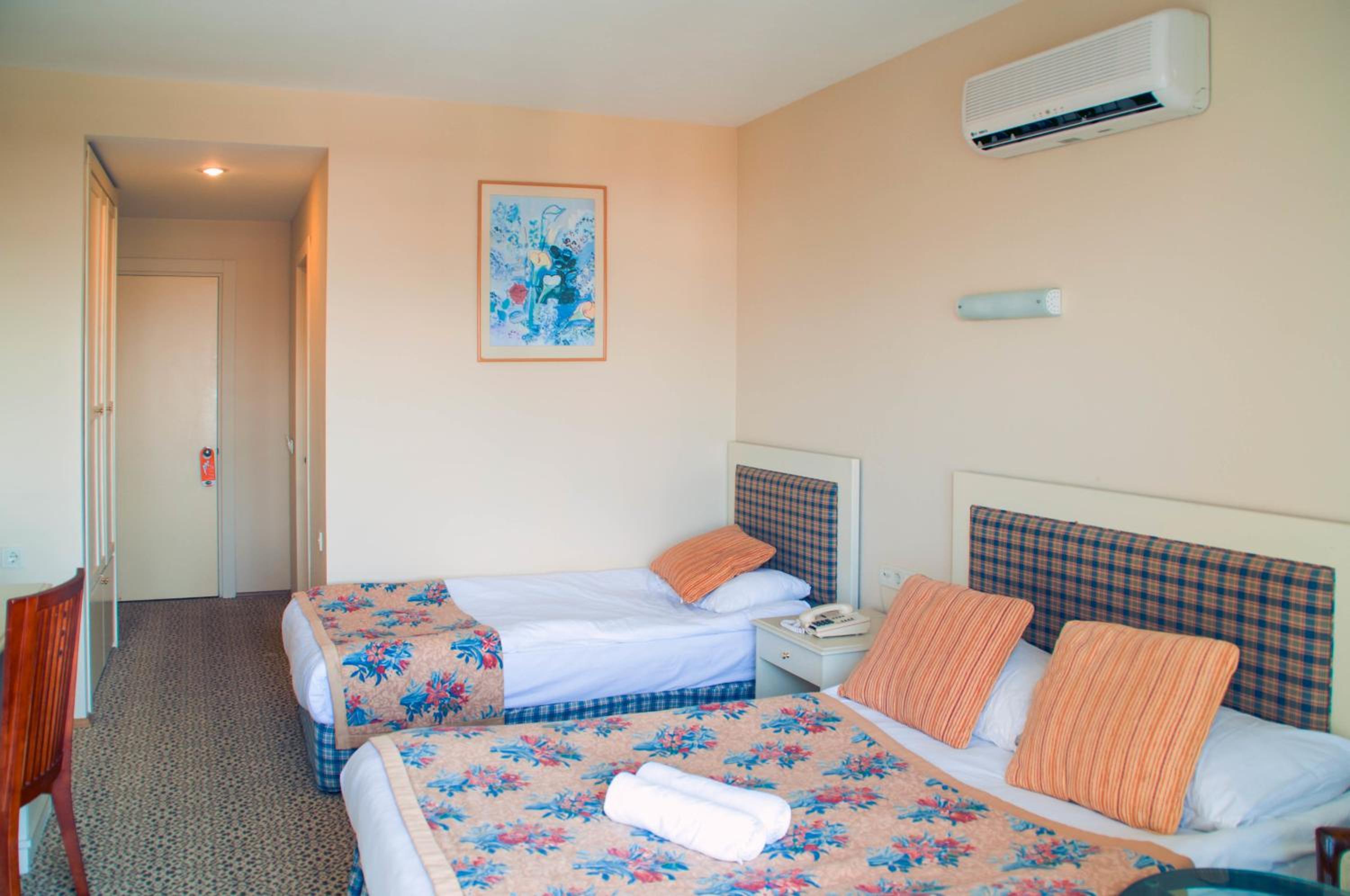 Double or Twin Room photo 2