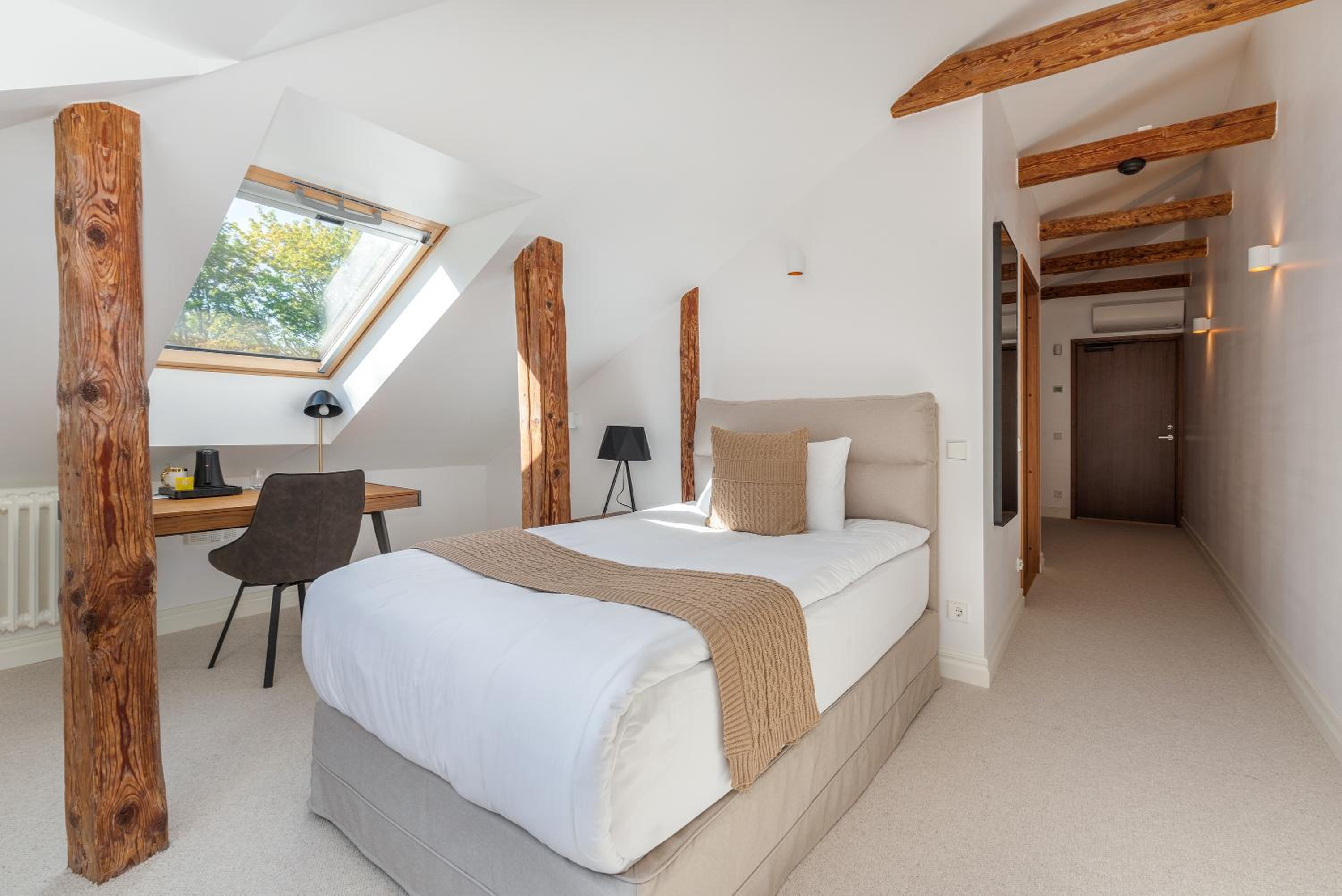 Single Room with Private Bathroom photo 1