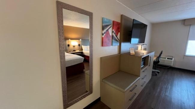 Superior Queen Room With Two Queen Beds And Roll-In Shower - Mobility Accessible/Non-Smoking