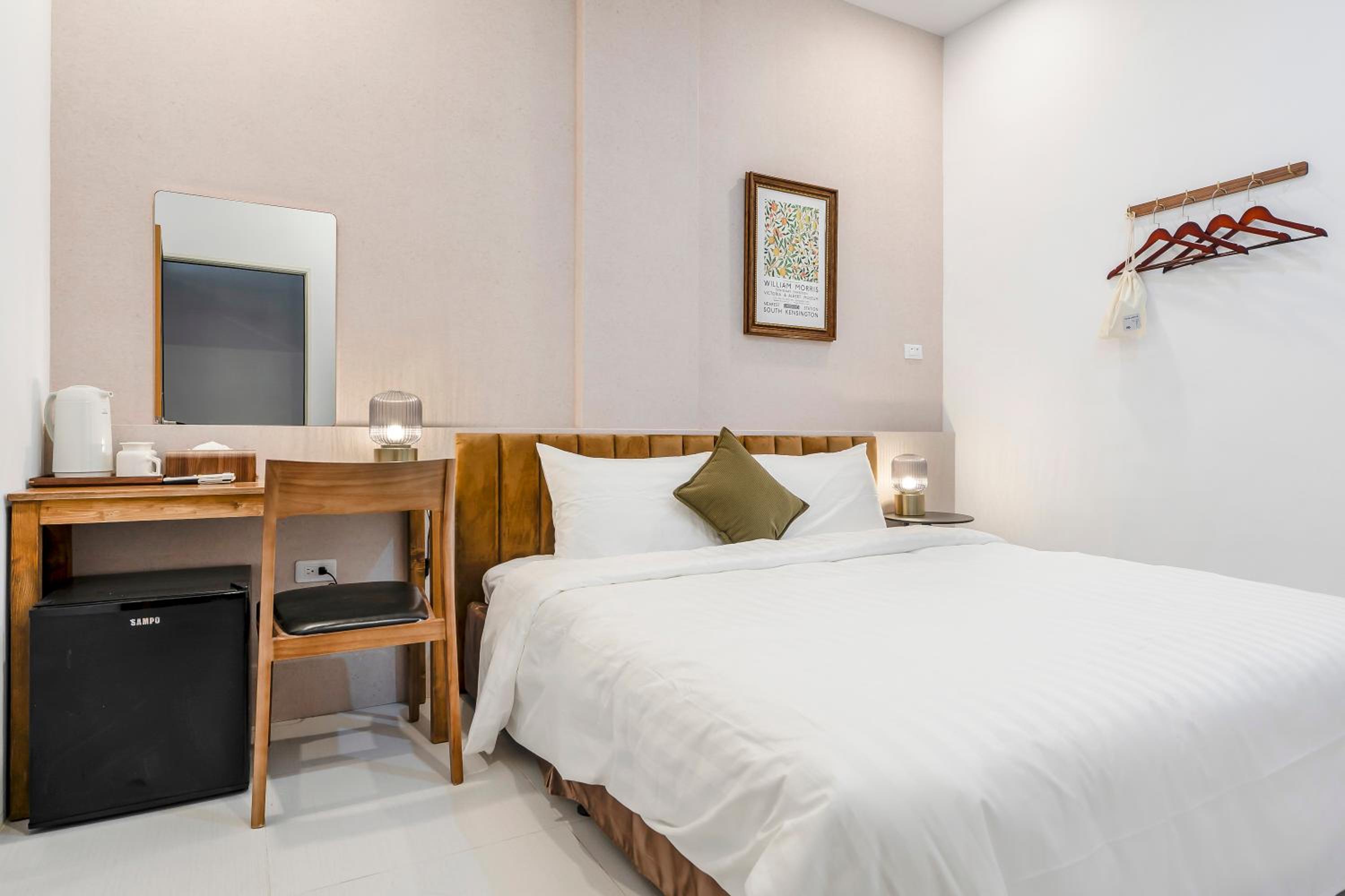 Standard Double Room - no window photo 1