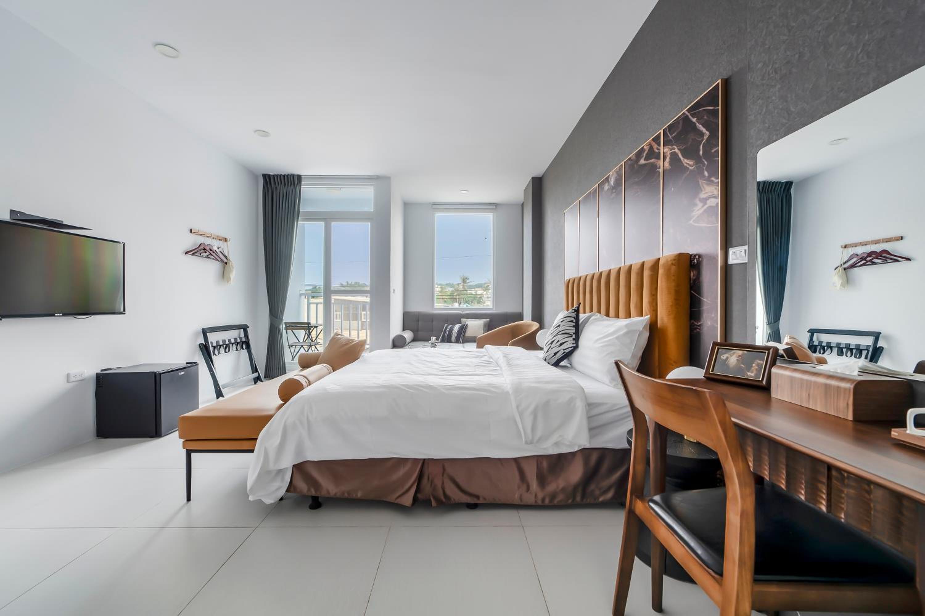 Deluxe Double Room with Balcony photo 2