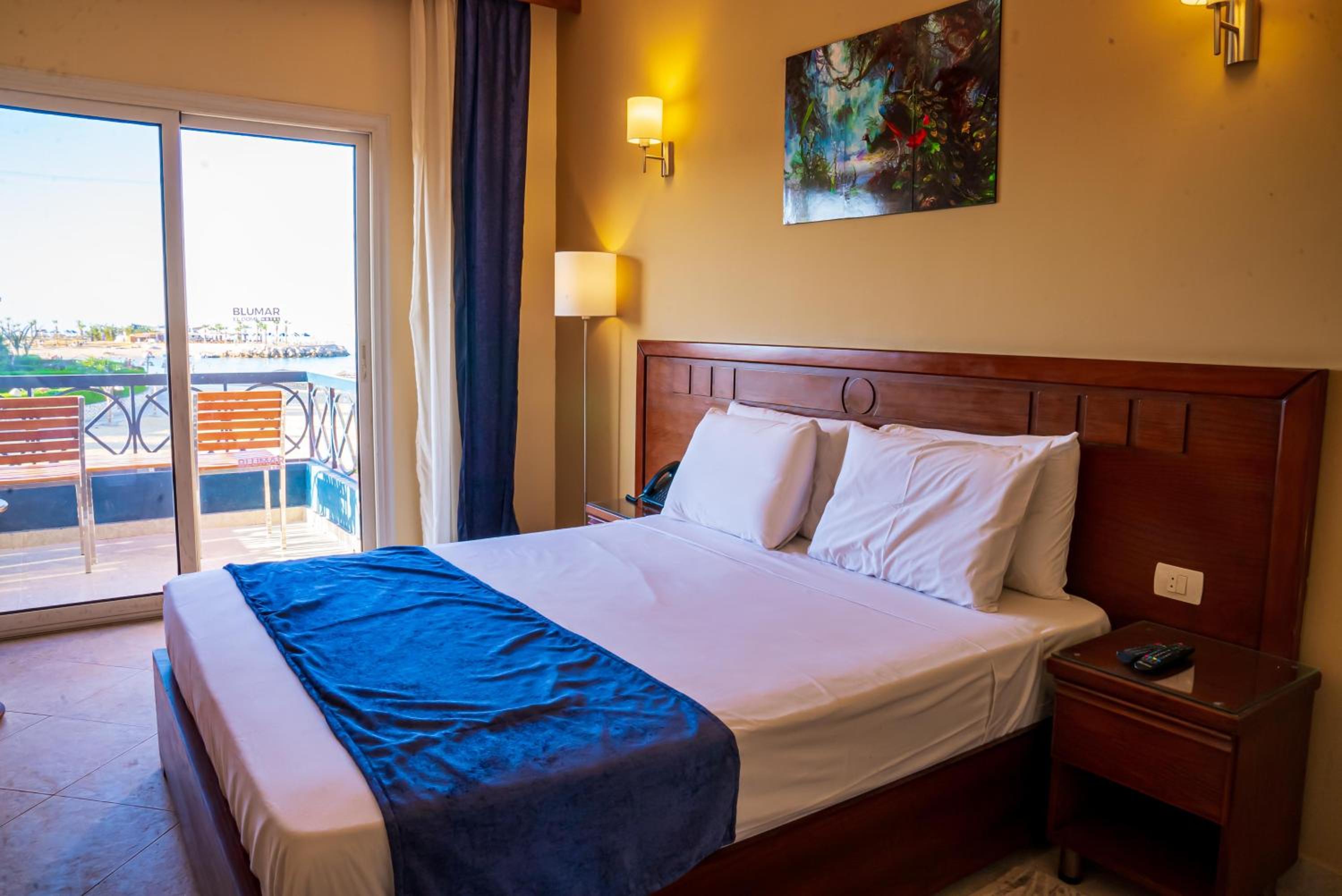 Deluxe Double or Twin Room with Sea View - Photo 8