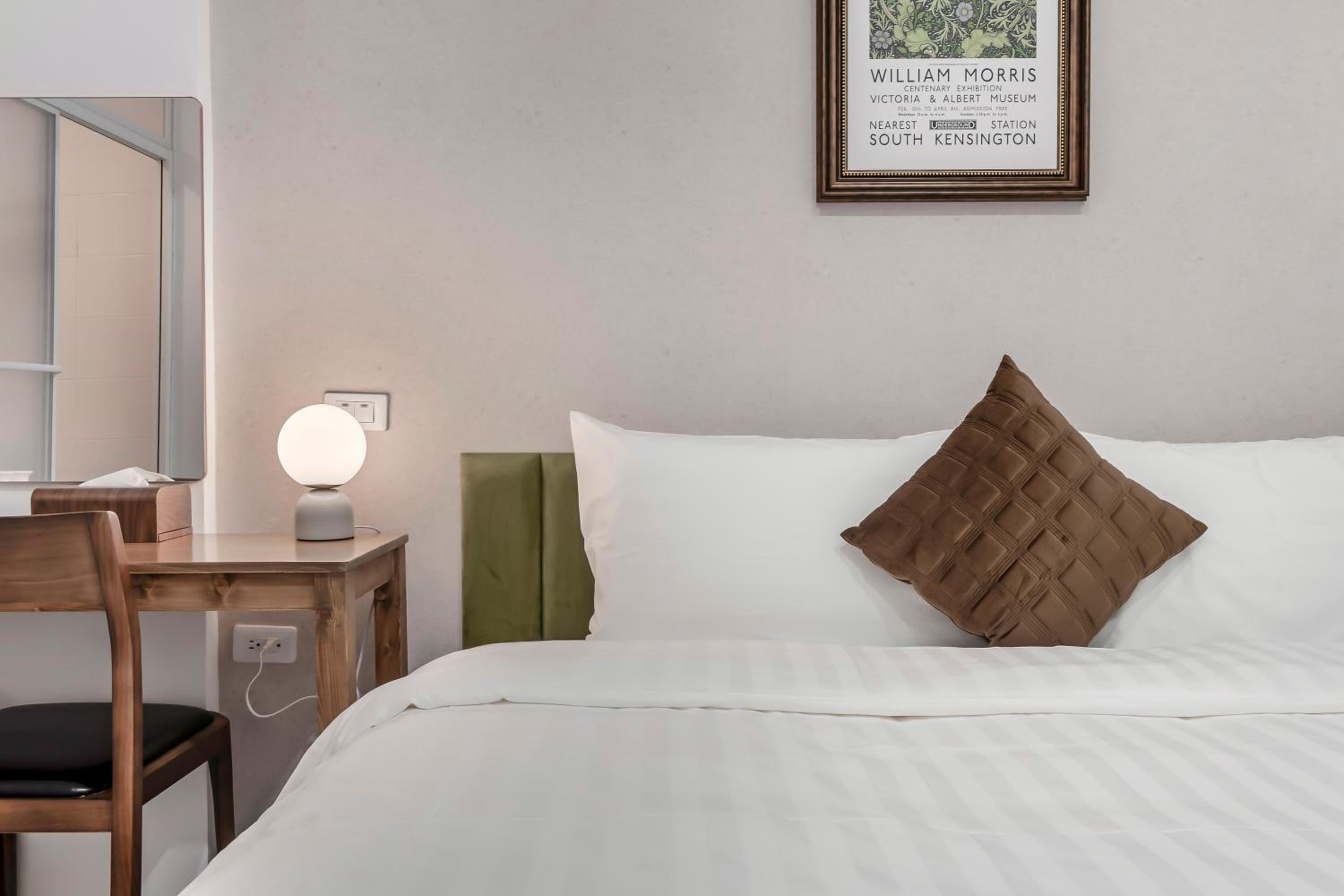 Small Double Room - No Window