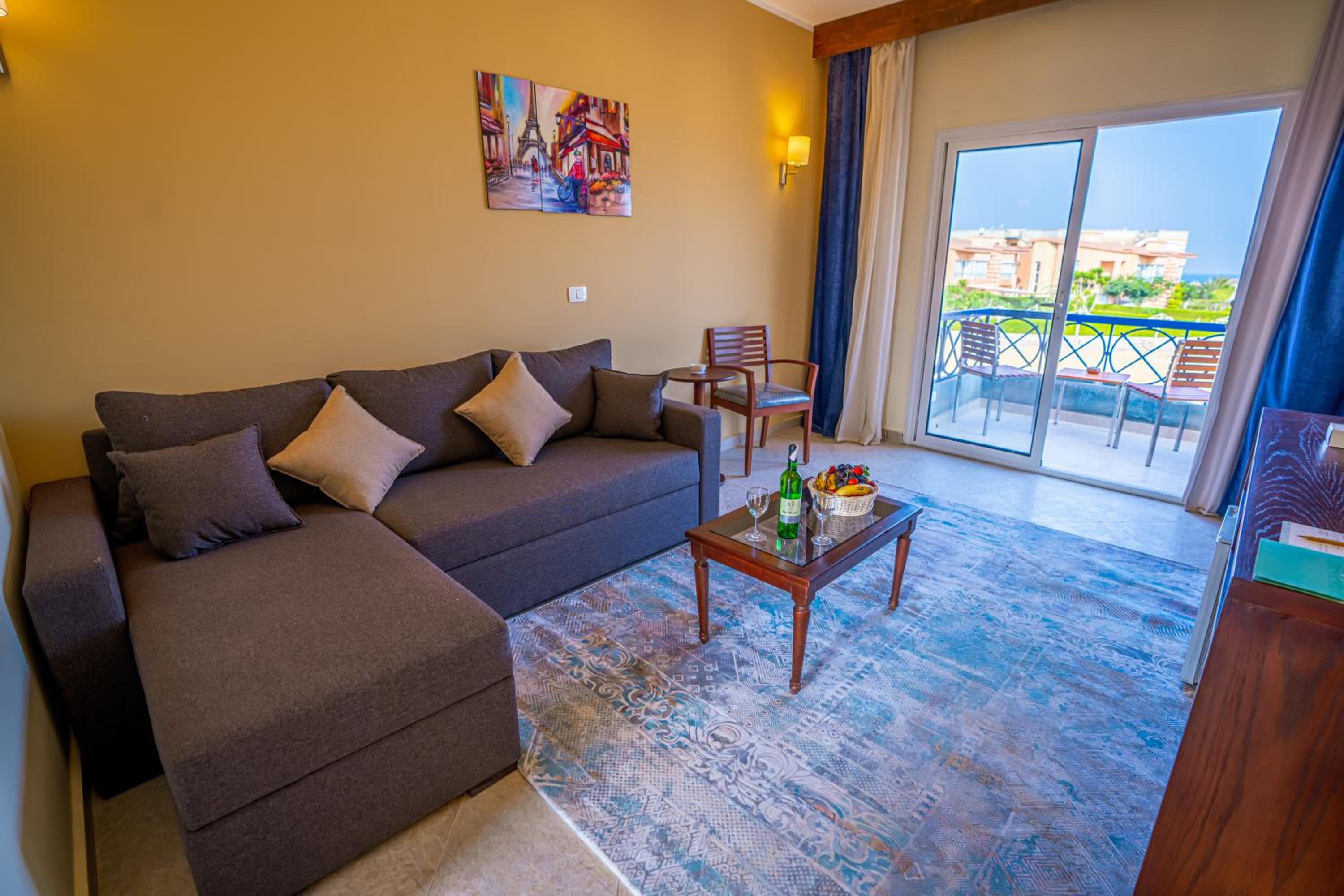 Deluxe Suite with Sea View photo 2