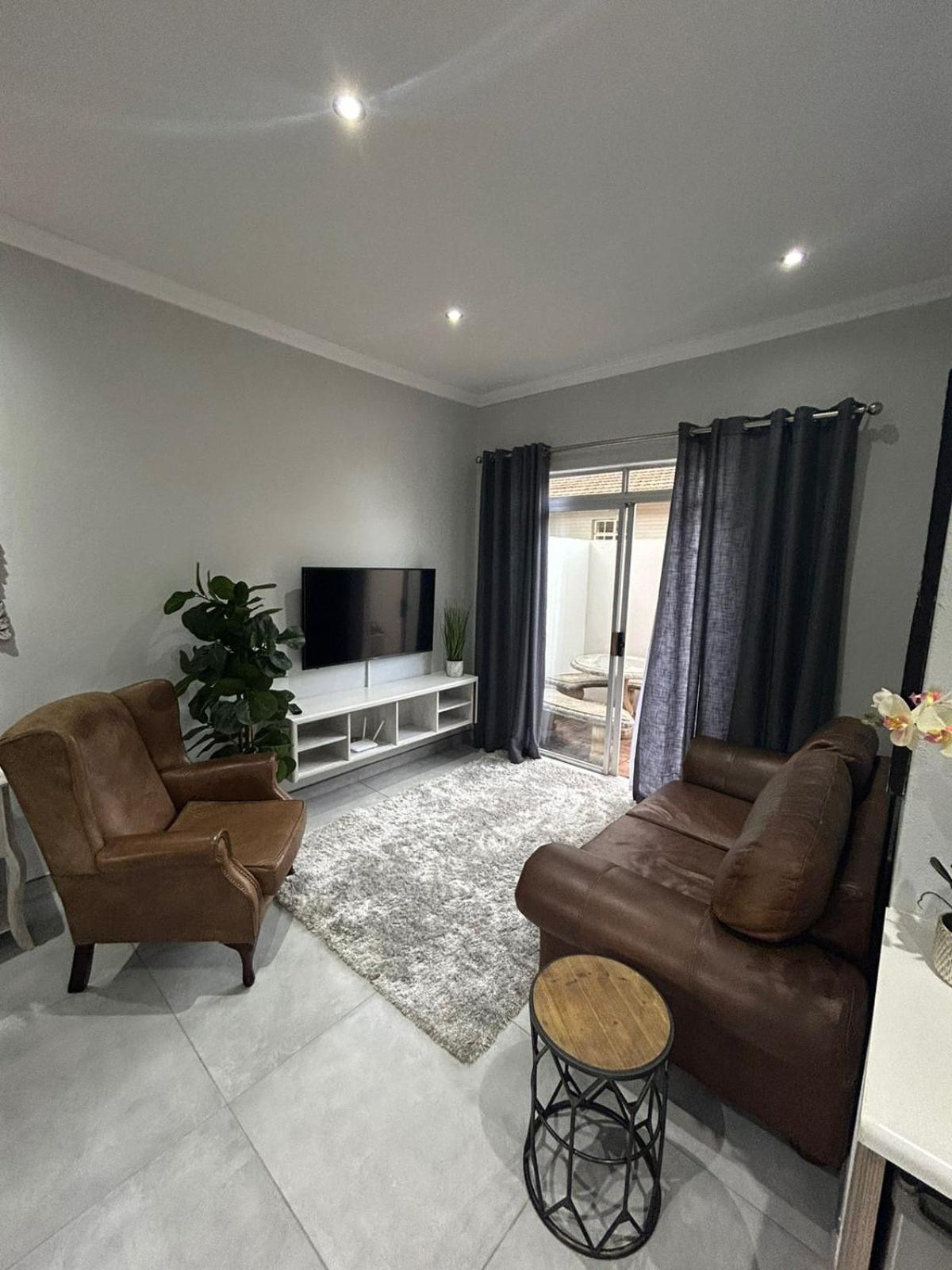 One-Bedroom Apartment photo 3