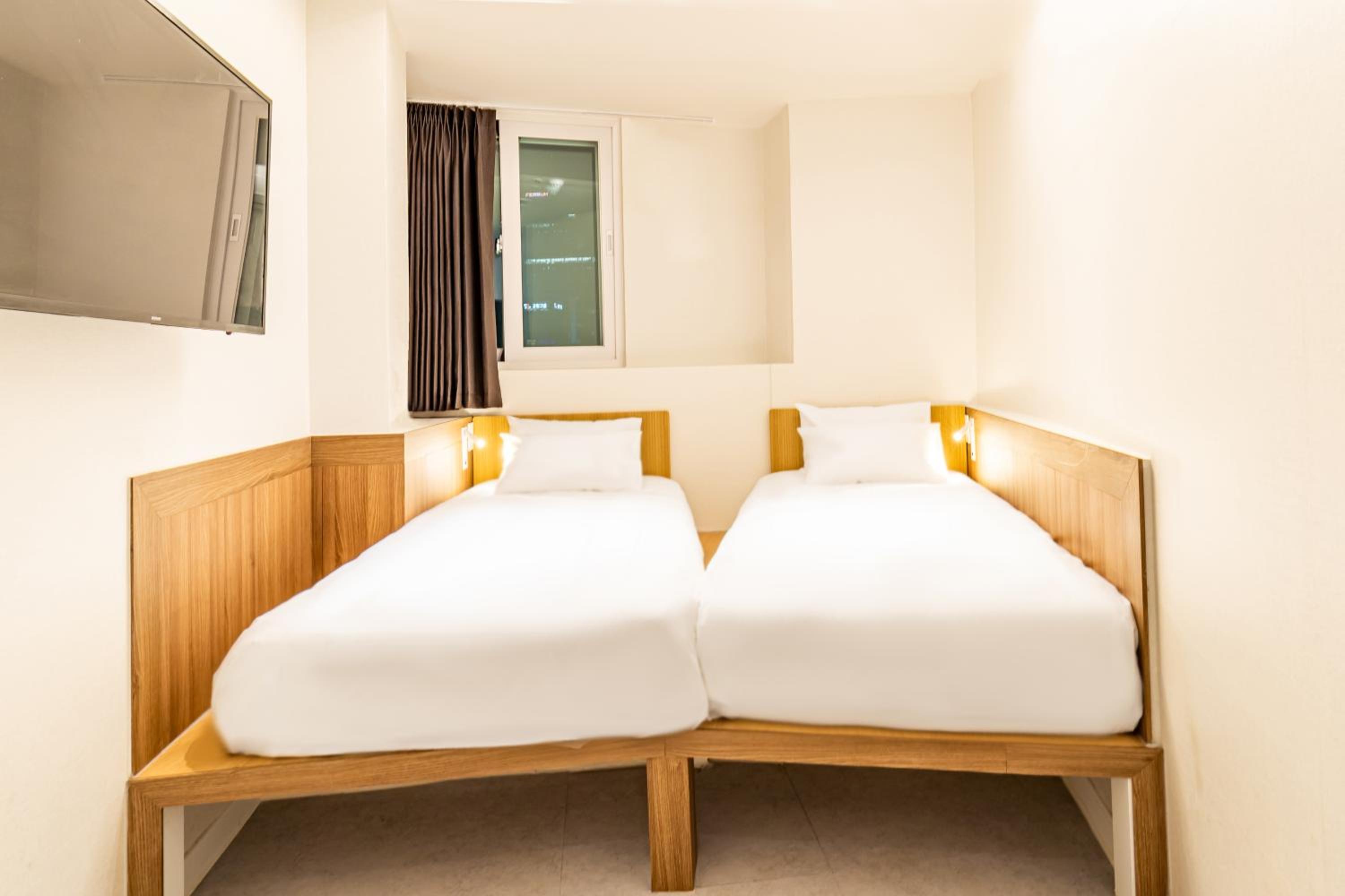 Standard Twin Room