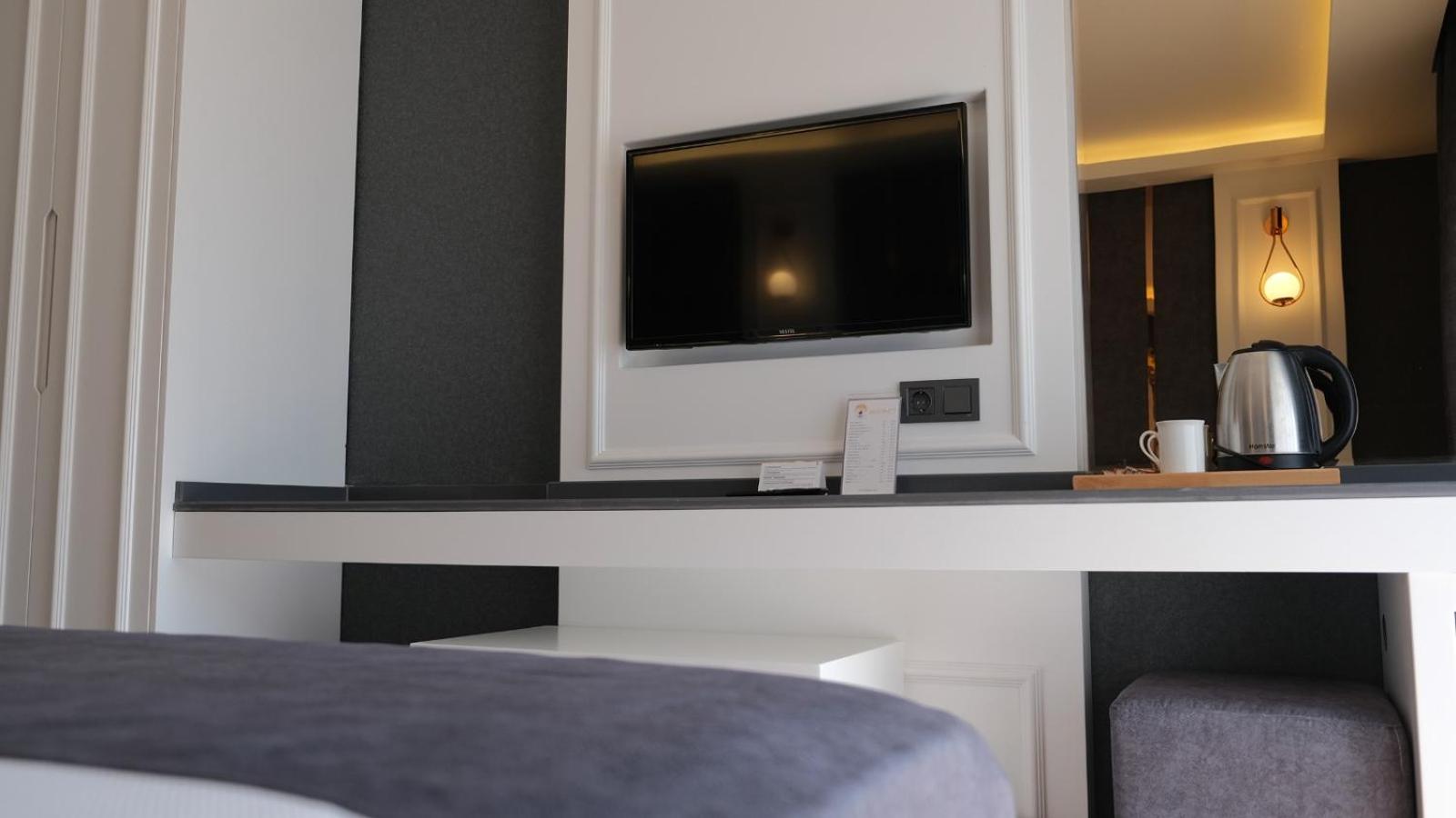 Standard Double or Twin Room thumbnail 6